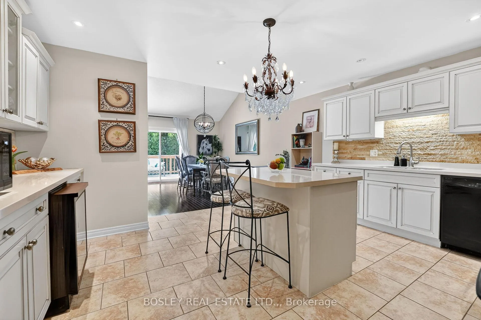 Photo 4 of Unit Unit 12, 7 Gibson Place, St. Catharines, Downtown — HOMEH