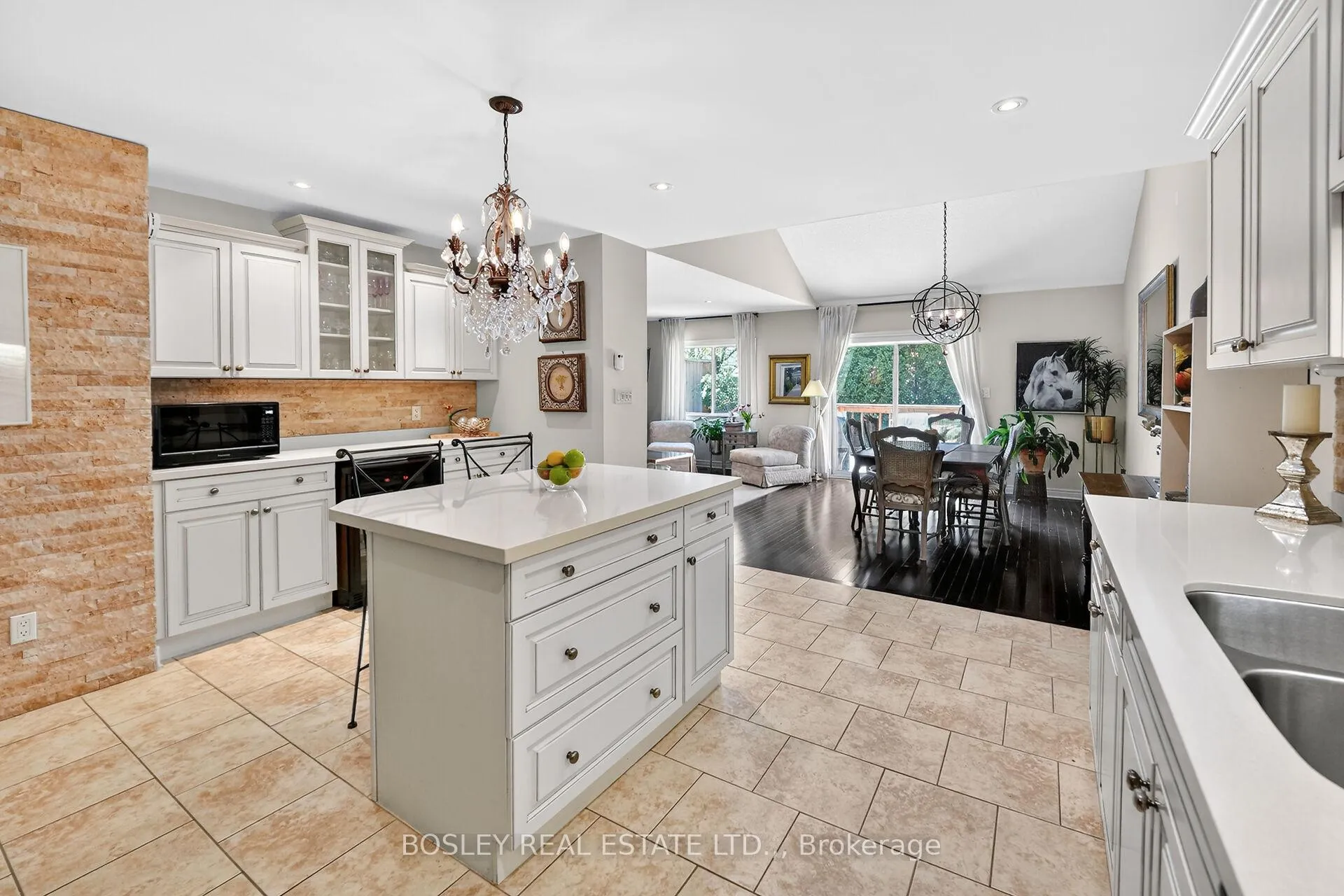Photo 5 of Unit Unit 12, 7 Gibson Place, St. Catharines, Downtown — HOMEH