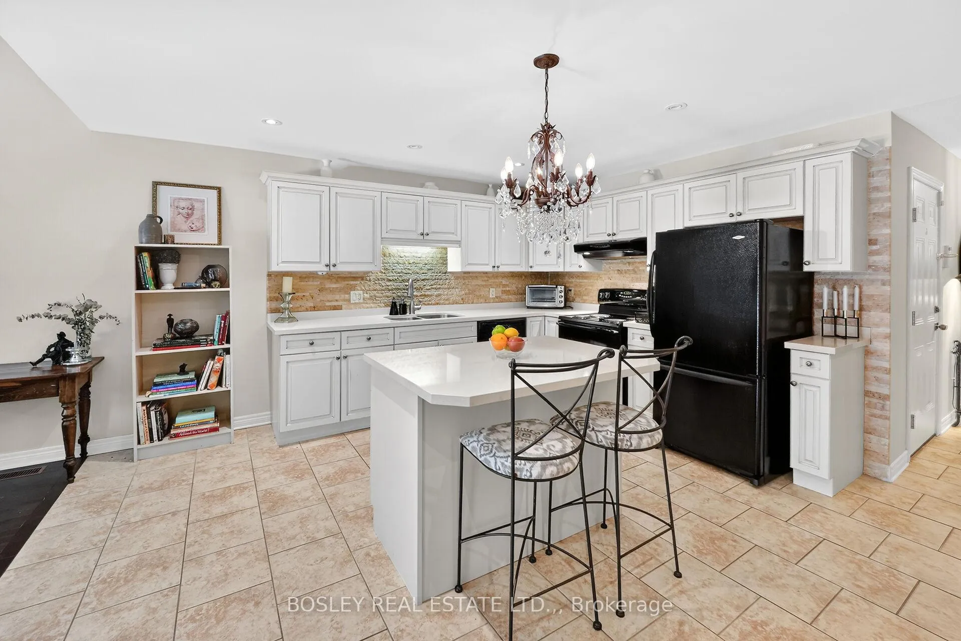 Photo 6 of Unit Unit 12, 7 Gibson Place, St. Catharines, Downtown — HOMEH
