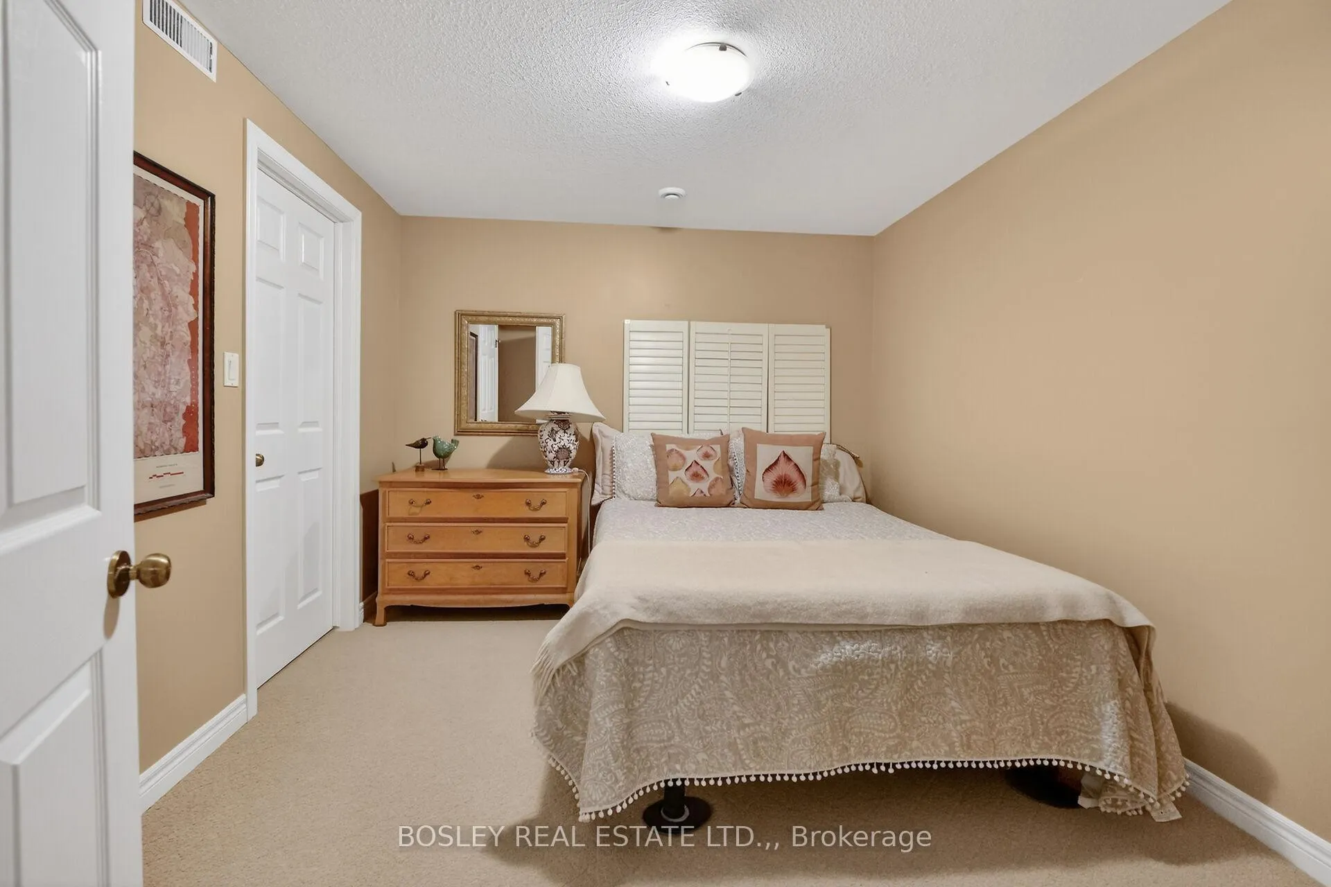 Photo 18 of Unit Unit 12, 7 Gibson Place, St. Catharines, Downtown — HOMEH