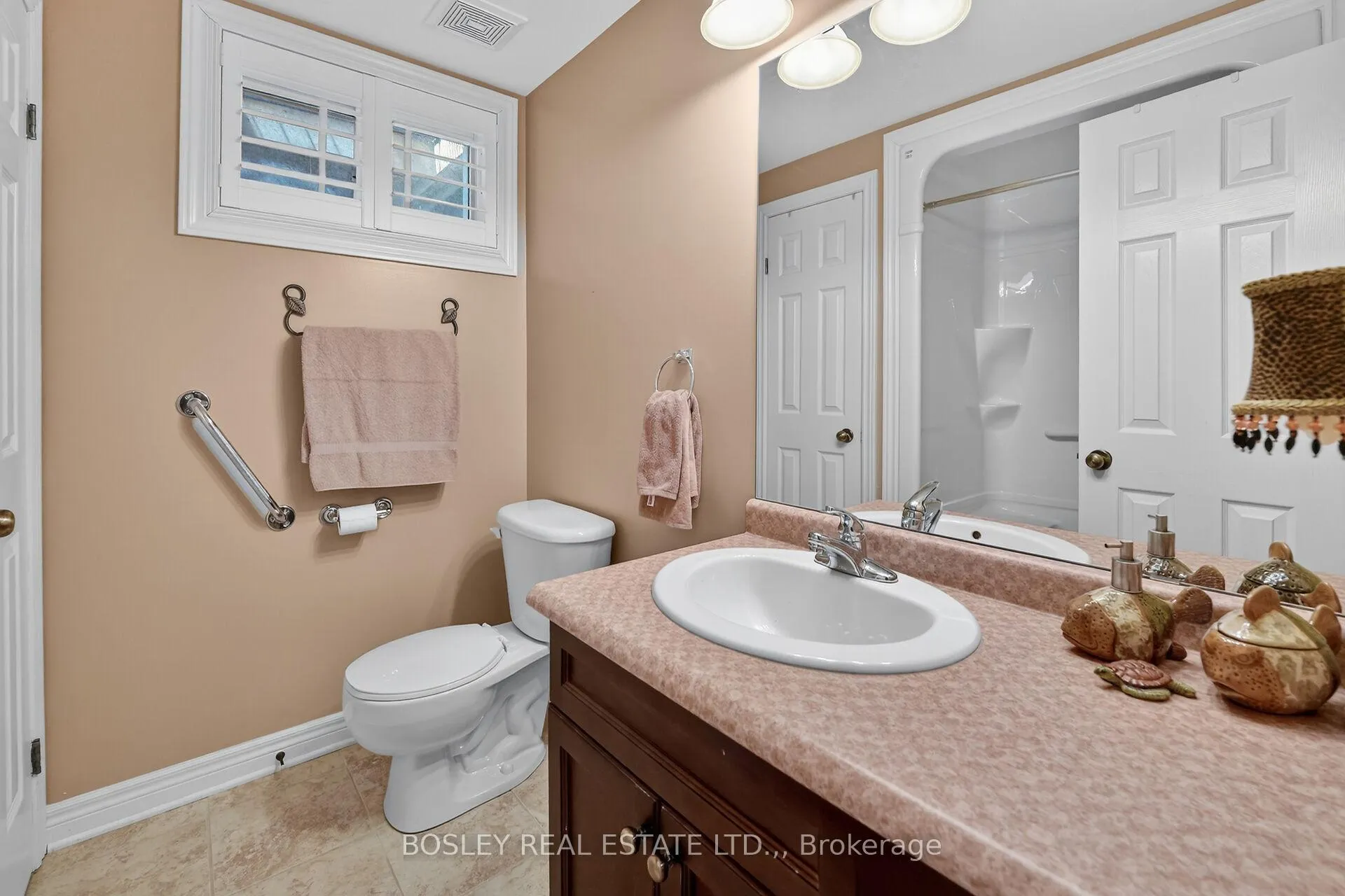 Photo 19 of Unit Unit 12, 7 Gibson Place, St. Catharines, Downtown — HOMEH