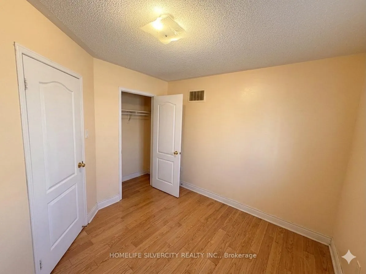Photo 19 of 6 Silverbell Court, Brampton, Fletcher's Meadow — HOMEH