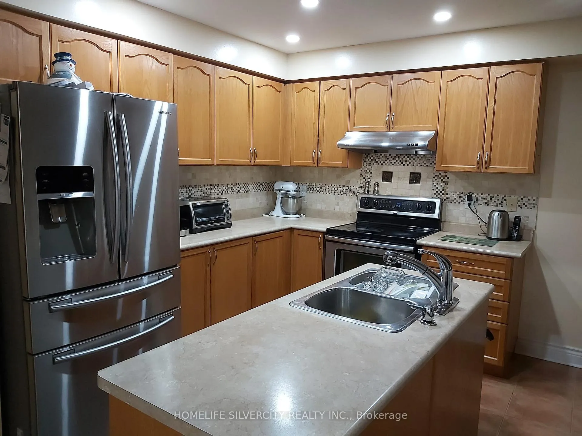 Photo 21 of 6 Silverbell Court, Brampton, Fletcher's Meadow — HOMEH