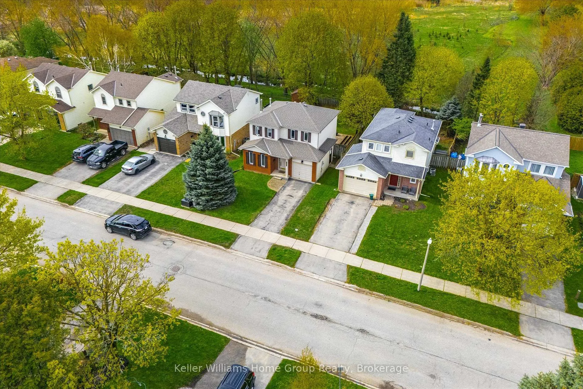 Photo 2 of 653 Holman Crescent, Centre Wellington, Fergus — HOMEH