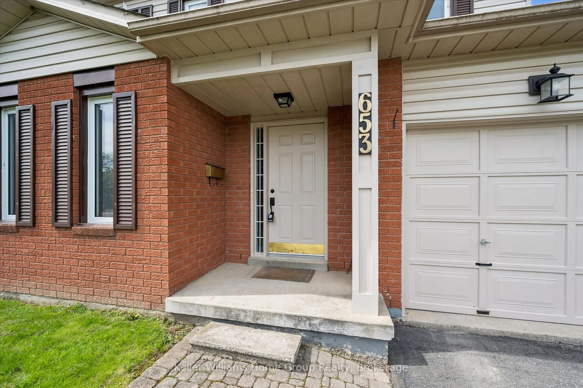 Photo 5 of 653 Holman Crescent, Centre Wellington, Fergus — HOMEH