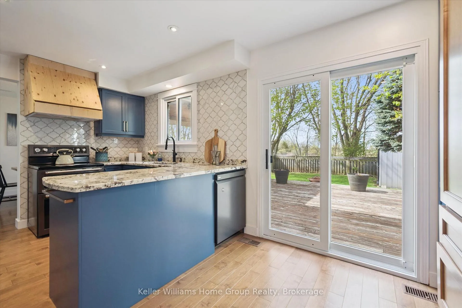 Photo 15 of 653 Holman Crescent, Centre Wellington, Fergus — HOMEH
