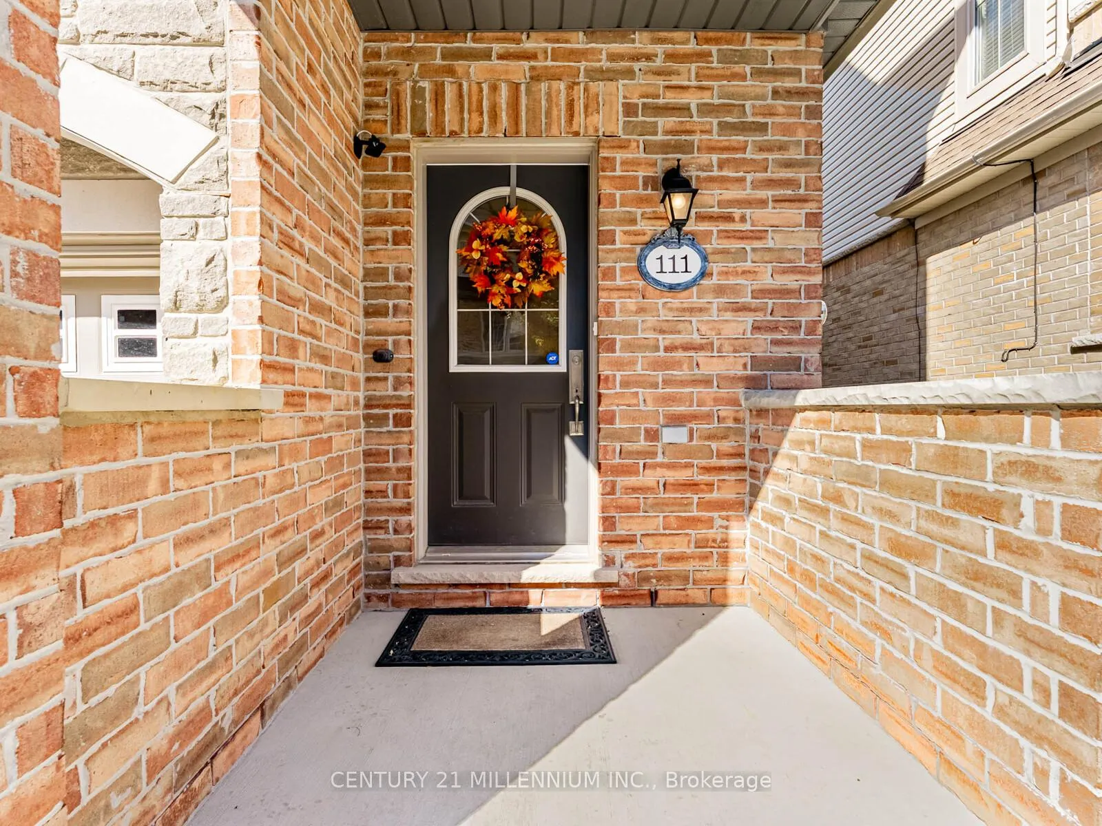 Photo 3 of 111 Cedar Lake Crescent, Brampton, Bram West — HOMEH