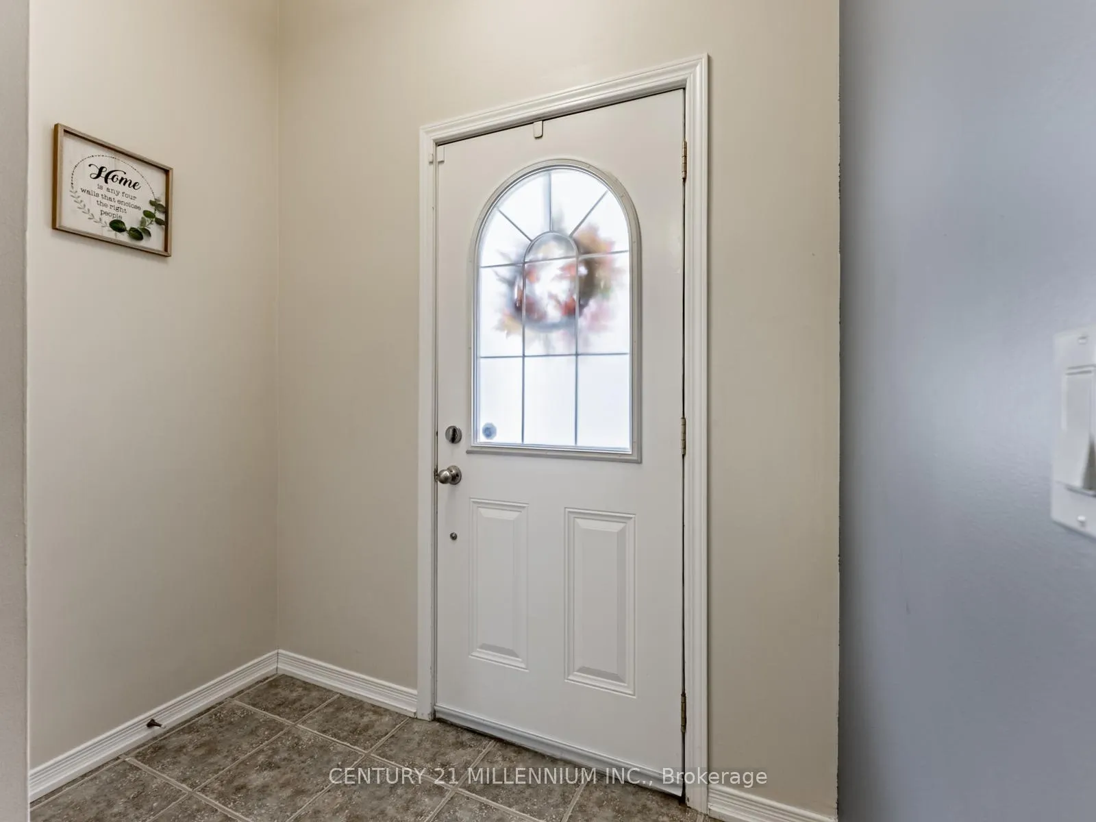Photo 4 of 111 Cedar Lake Crescent, Brampton, Bram West — HOMEH
