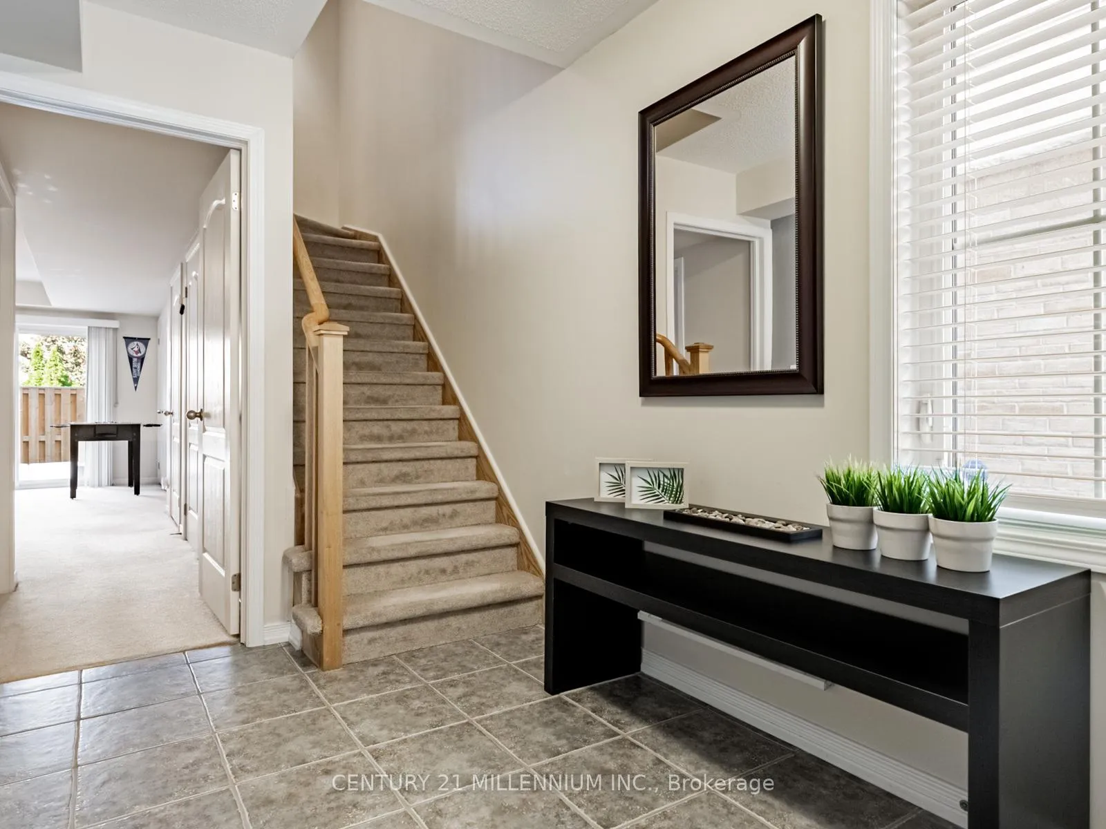 Photo 5 of 111 Cedar Lake Crescent, Brampton, Bram West — HOMEH
