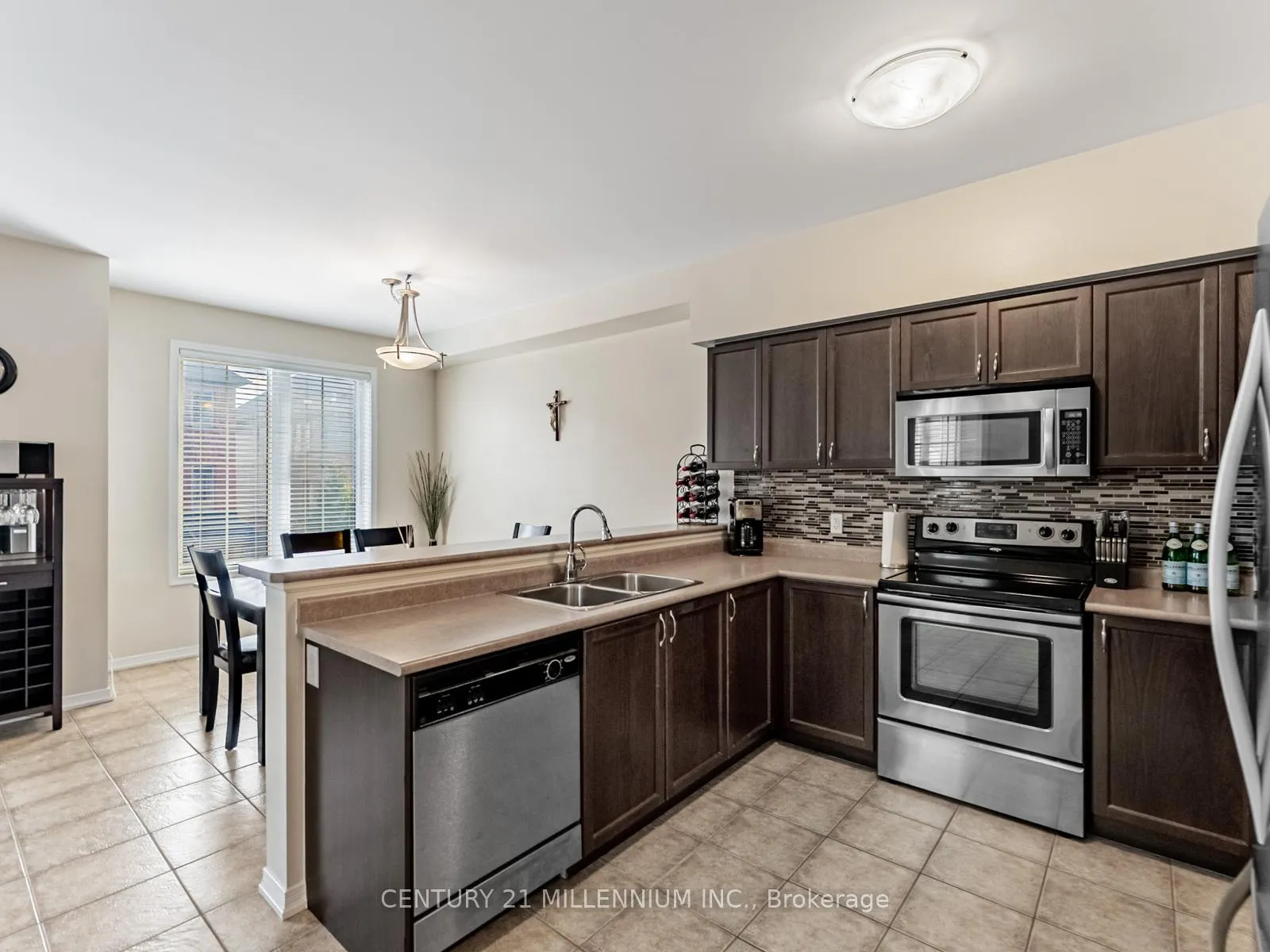 Photo 10 of 111 Cedar Lake Crescent, Brampton, Bram West — HOMEH
