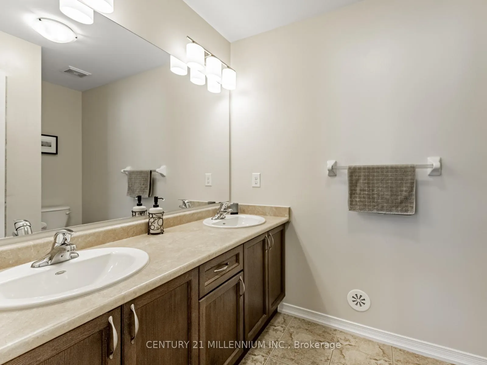 Photo 21 of 111 Cedar Lake Crescent, Brampton, Bram West — HOMEH