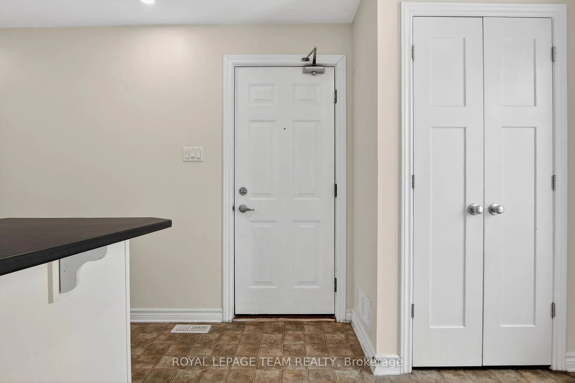 Photo 2 of 627B Chapman Mills Drive, Ottawa, Barrhaven - Strandherd — HOMEH