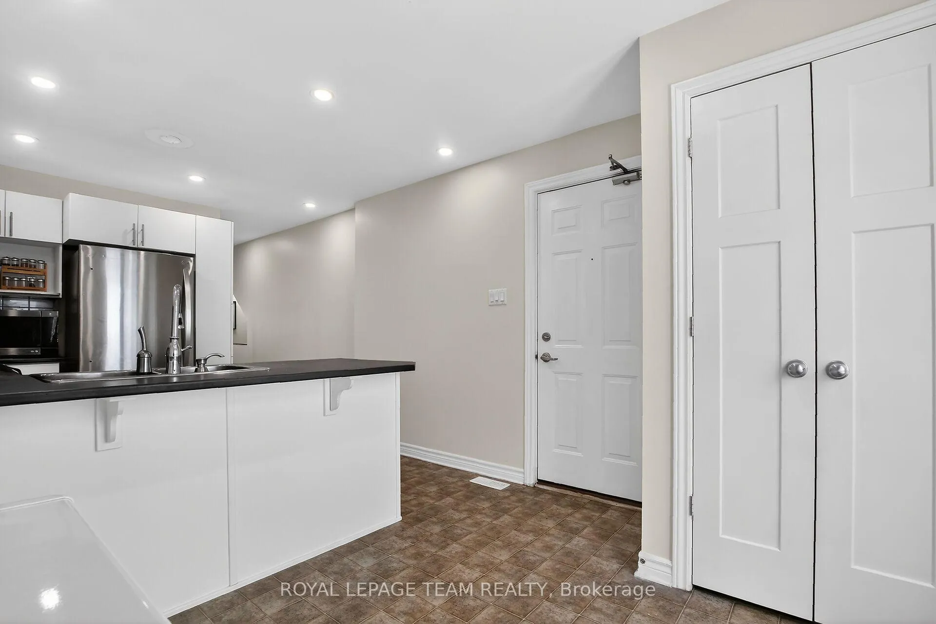 Photo 4 of 627B Chapman Mills Drive, Ottawa, Barrhaven - Strandherd — HOMEH