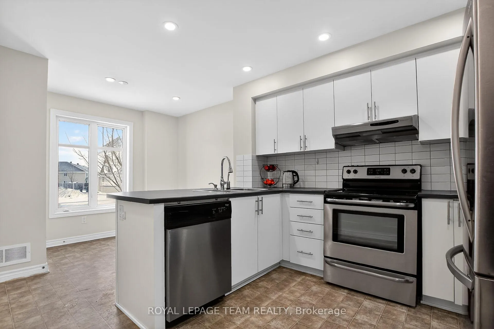 Photo 6 of 627B Chapman Mills Drive, Ottawa, Barrhaven - Strandherd — HOMEH