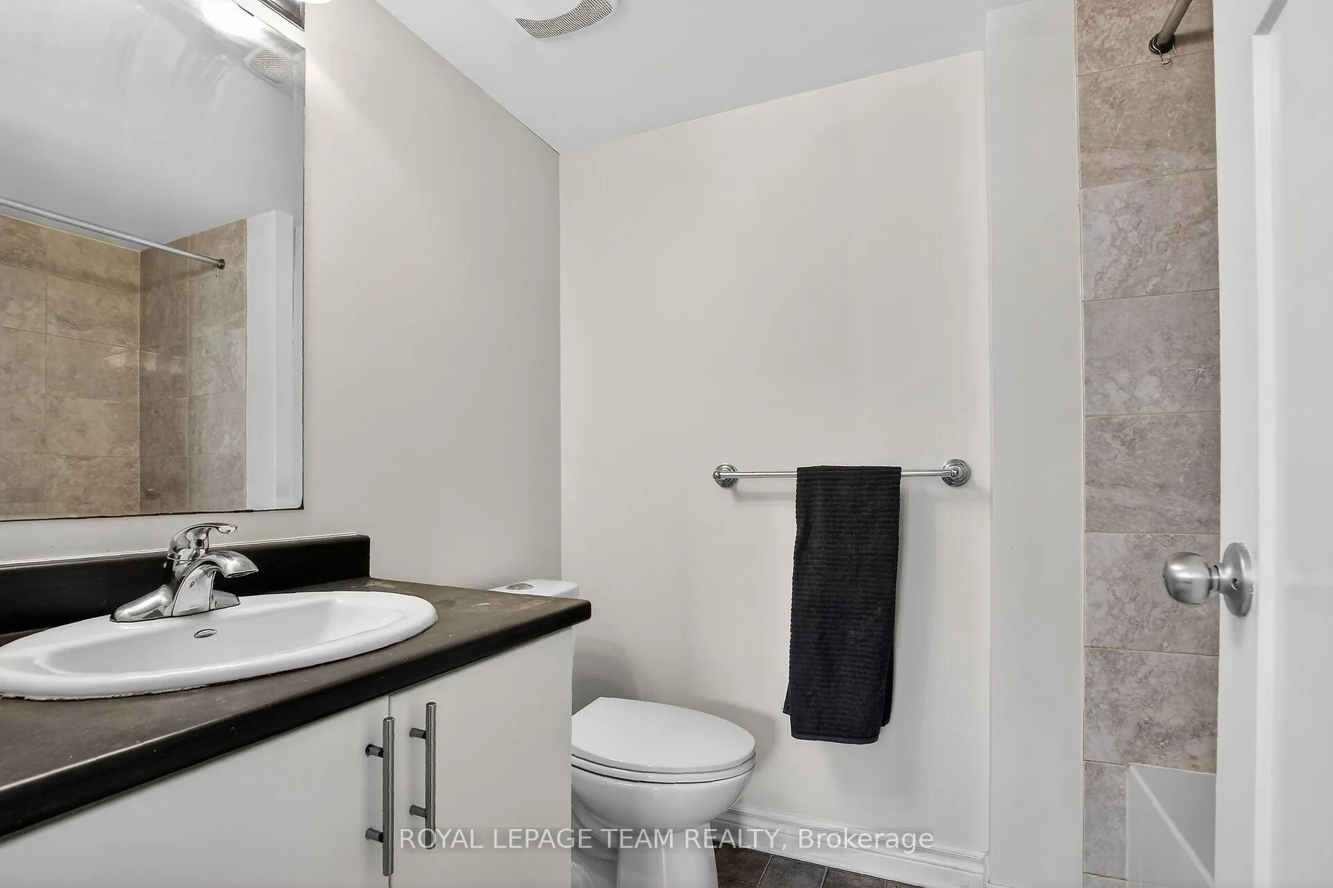 Photo 18 of 627B Chapman Mills Drive, Ottawa, Barrhaven - Strandherd — HOMEH