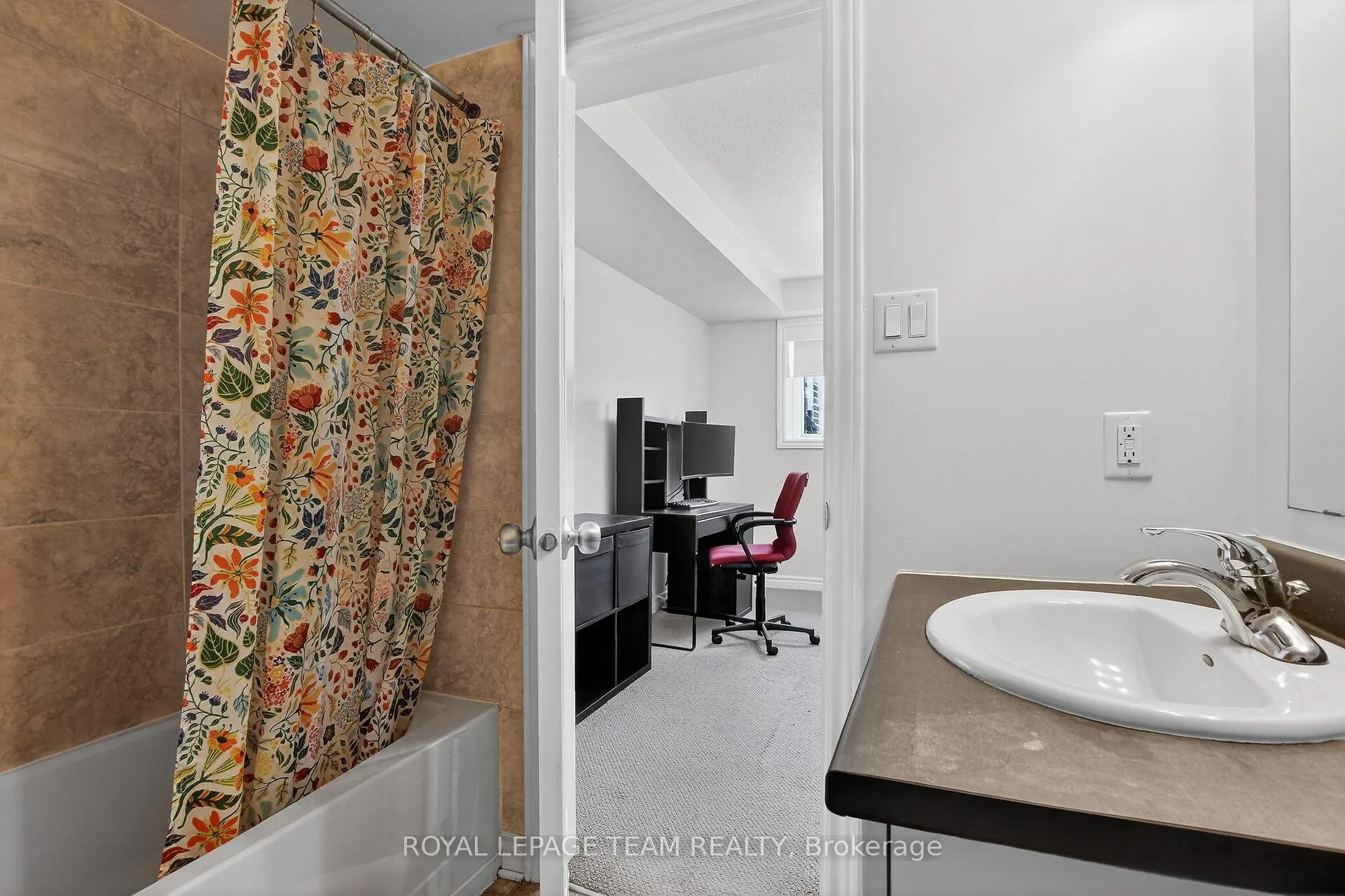 Photo 19 of 627B Chapman Mills Drive, Ottawa, Barrhaven - Strandherd — HOMEH