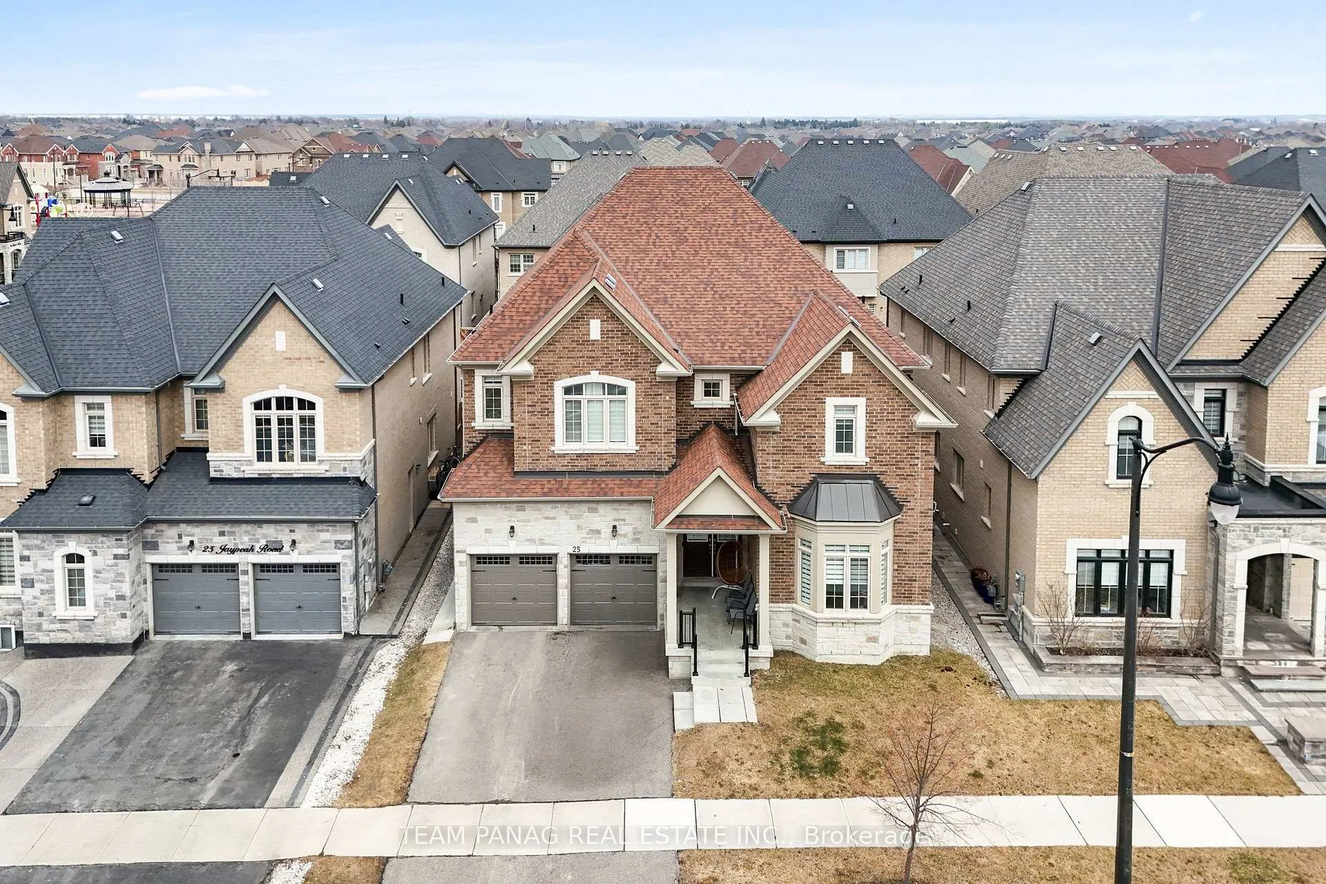 Photo 2 of 25 Trail Rider Drive, Brampton, Toronto Gore Rural Estate — HOMEH