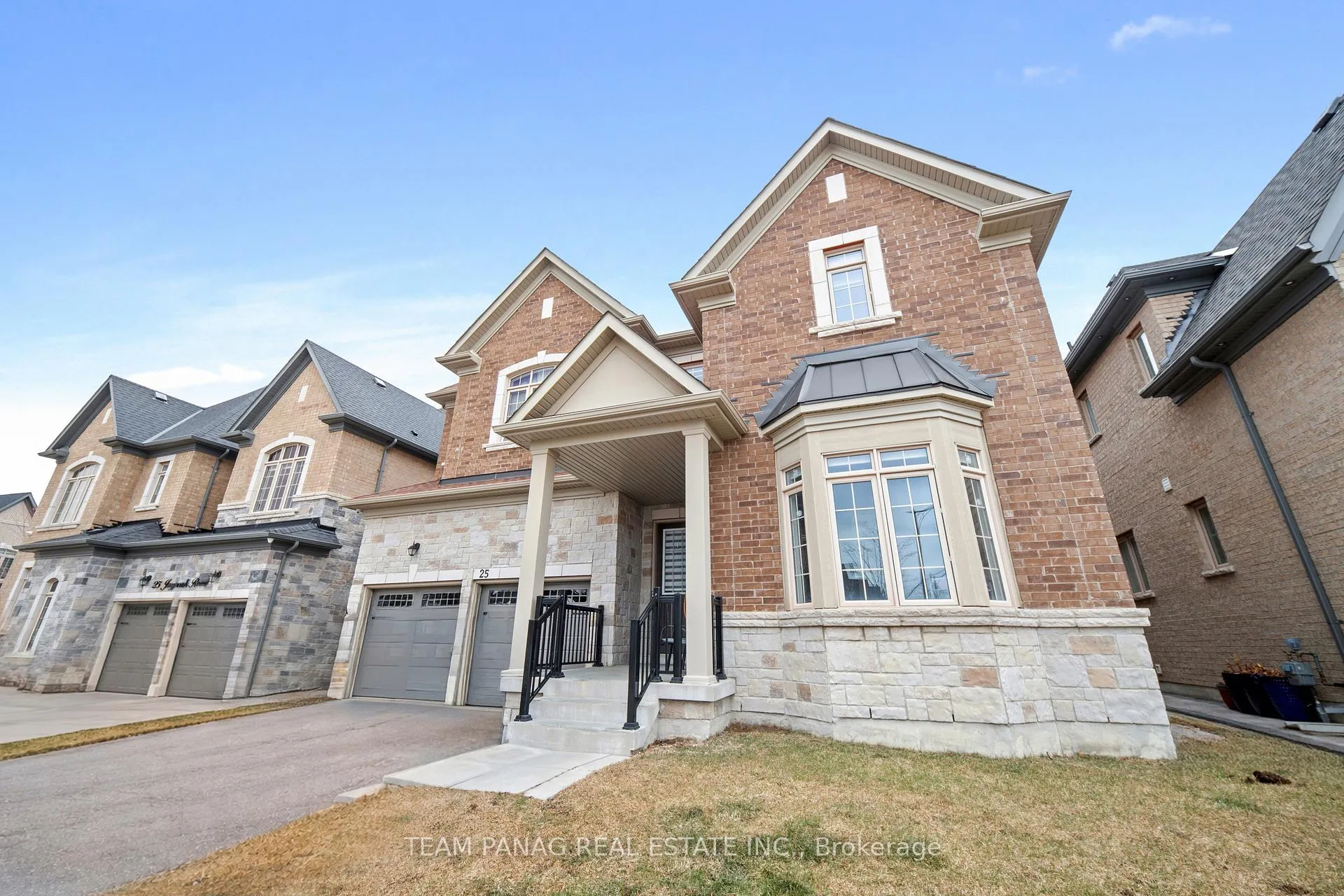Photo 5 of 25 Trail Rider Drive, Brampton, Toronto Gore Rural Estate — HOMEH
