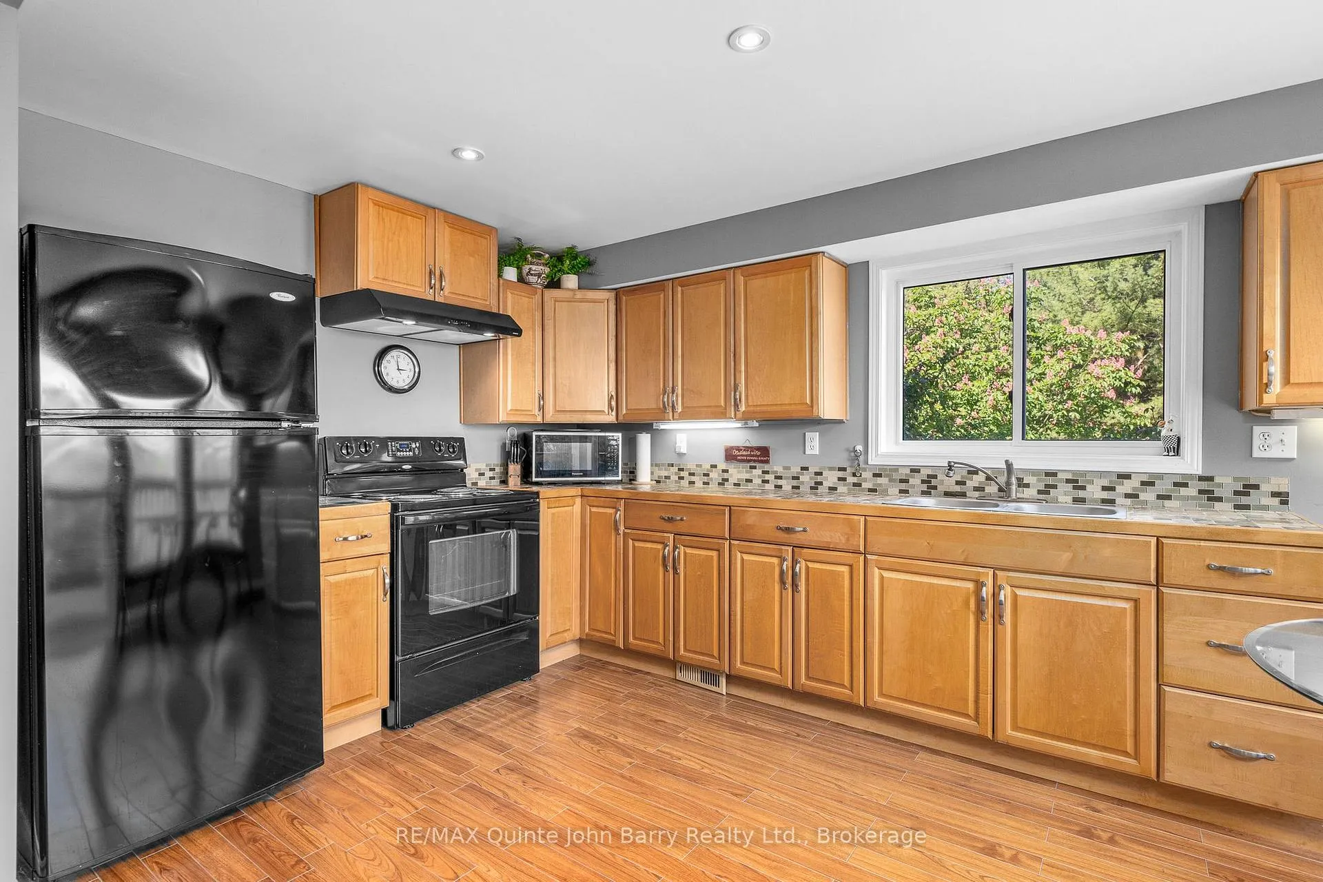 Photo 20 of 331 Drewery Street, Brighton, Rural Brighton — HOMEH
