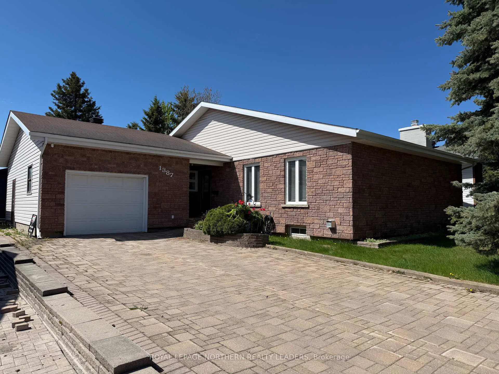 Photo 8 of 1387 Chenier Avenue, Timmins, MTJ - Main Area — HOMEH