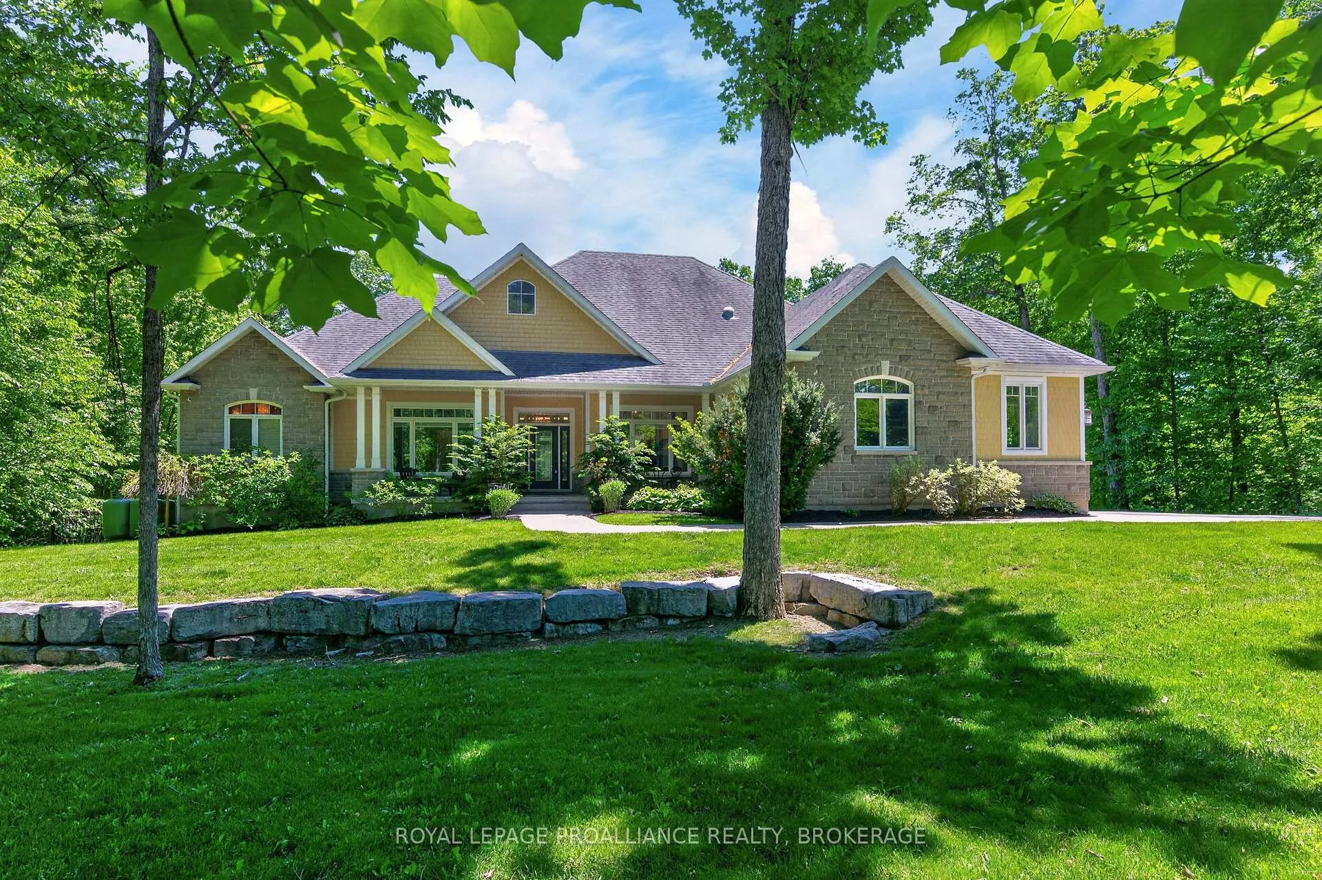 Photo 1 of 175 Deer Creek Drive, Frontenac, Frontenac South — HOMEH