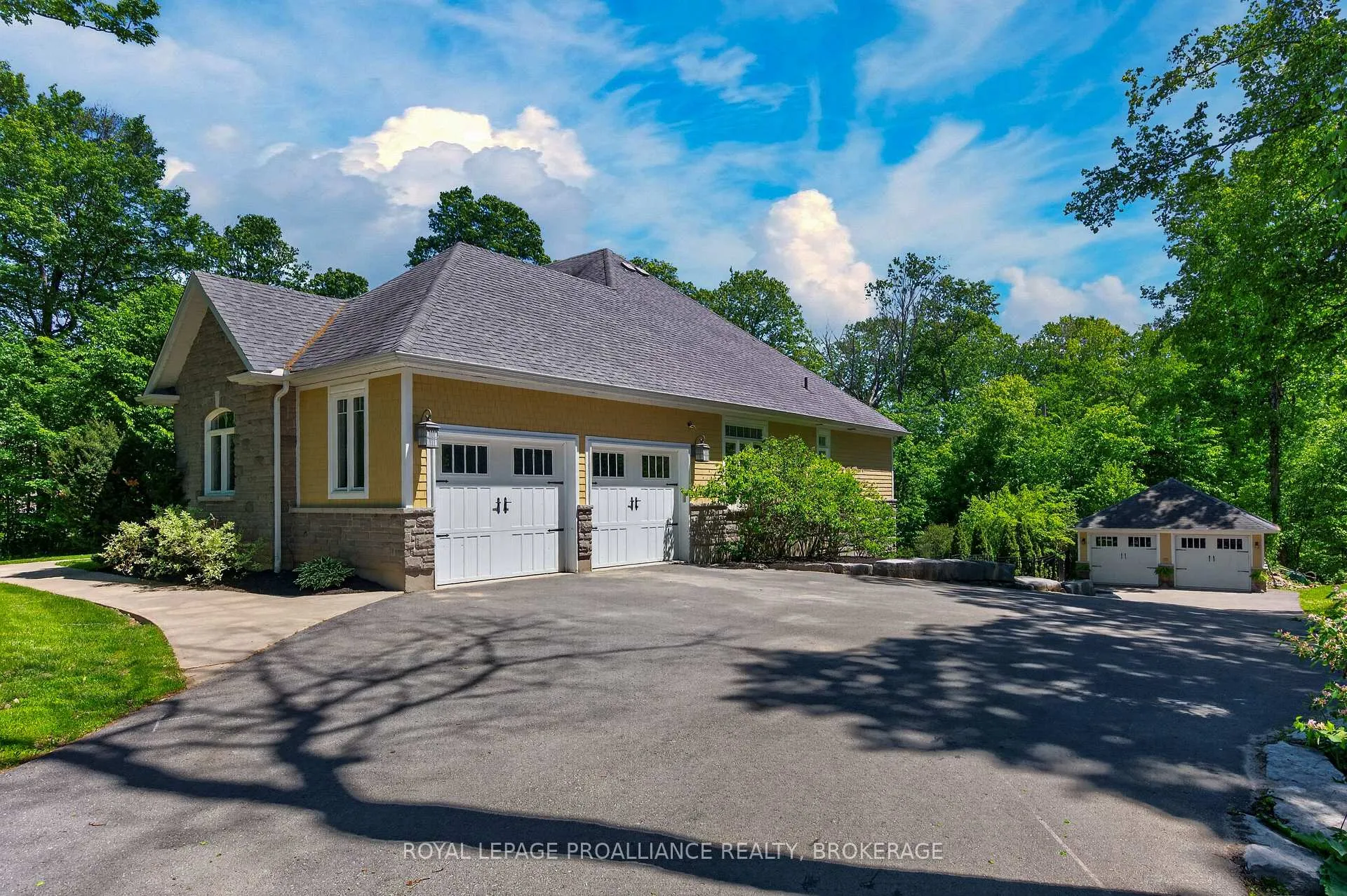 Photo 2 of 175 Deer Creek Drive, Frontenac, Frontenac South — HOMEH