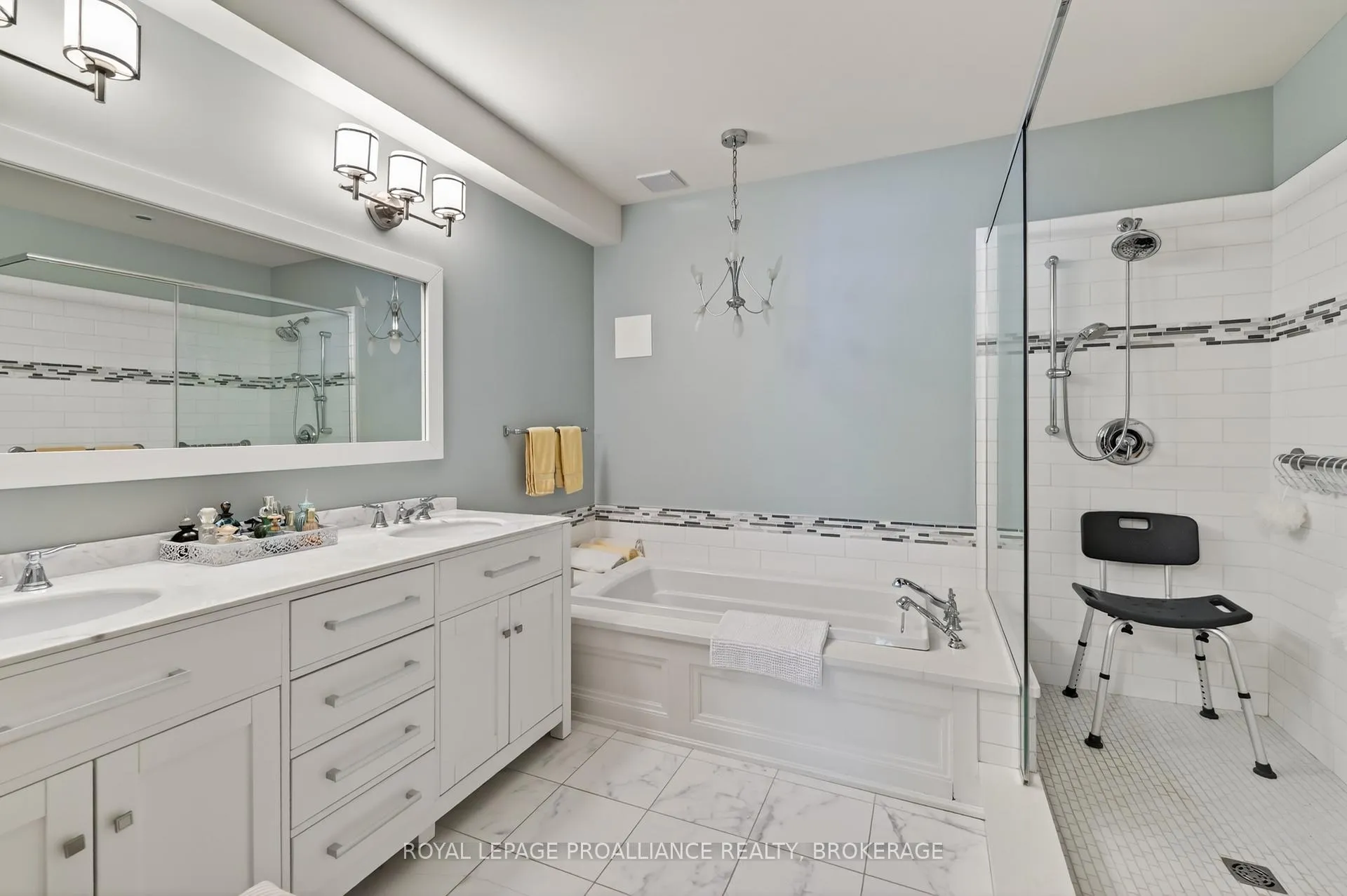 Photo 35 of 175 Deer Creek Drive, Frontenac, Frontenac South — HOMEH