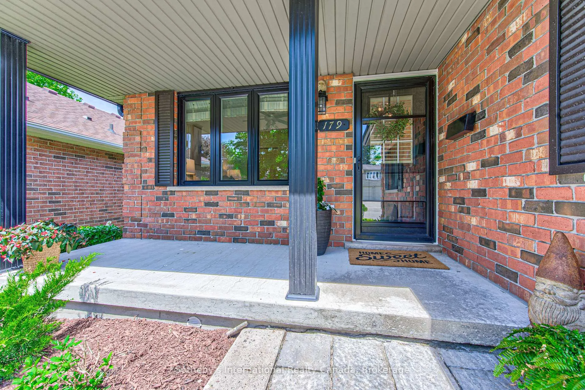 Photo 3 of 179 Westchester Drive W, Kitchener — HOMEH
