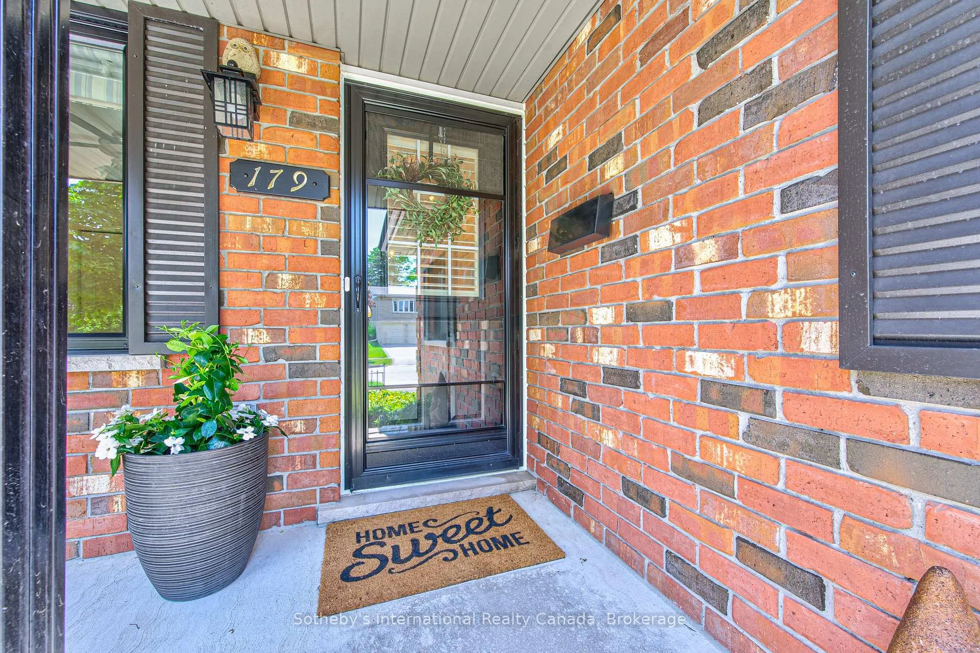 Photo 4 of 179 Westchester Drive W, Kitchener — HOMEH