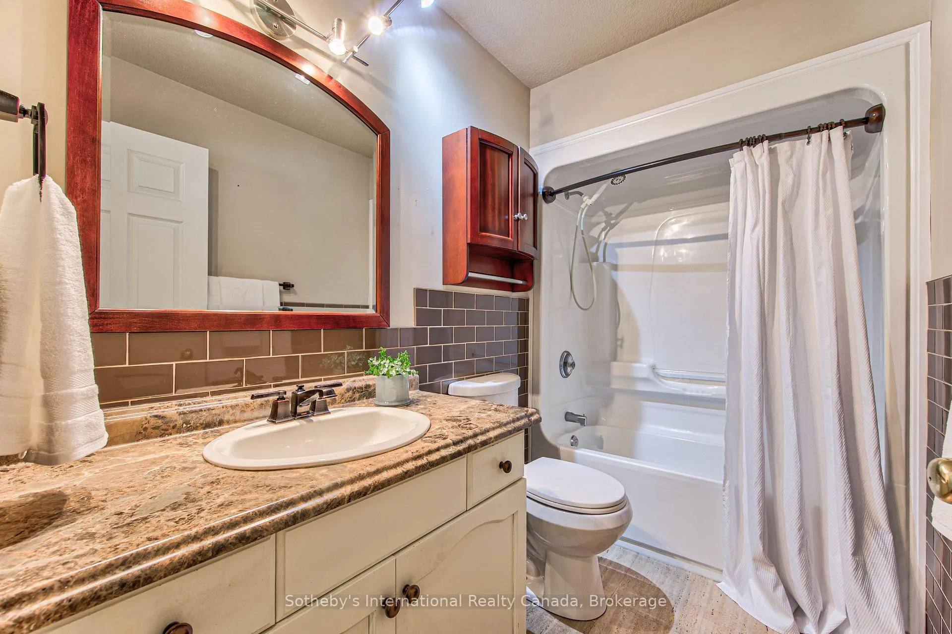 Photo 8 of 179 Westchester Drive W, Kitchener — HOMEH