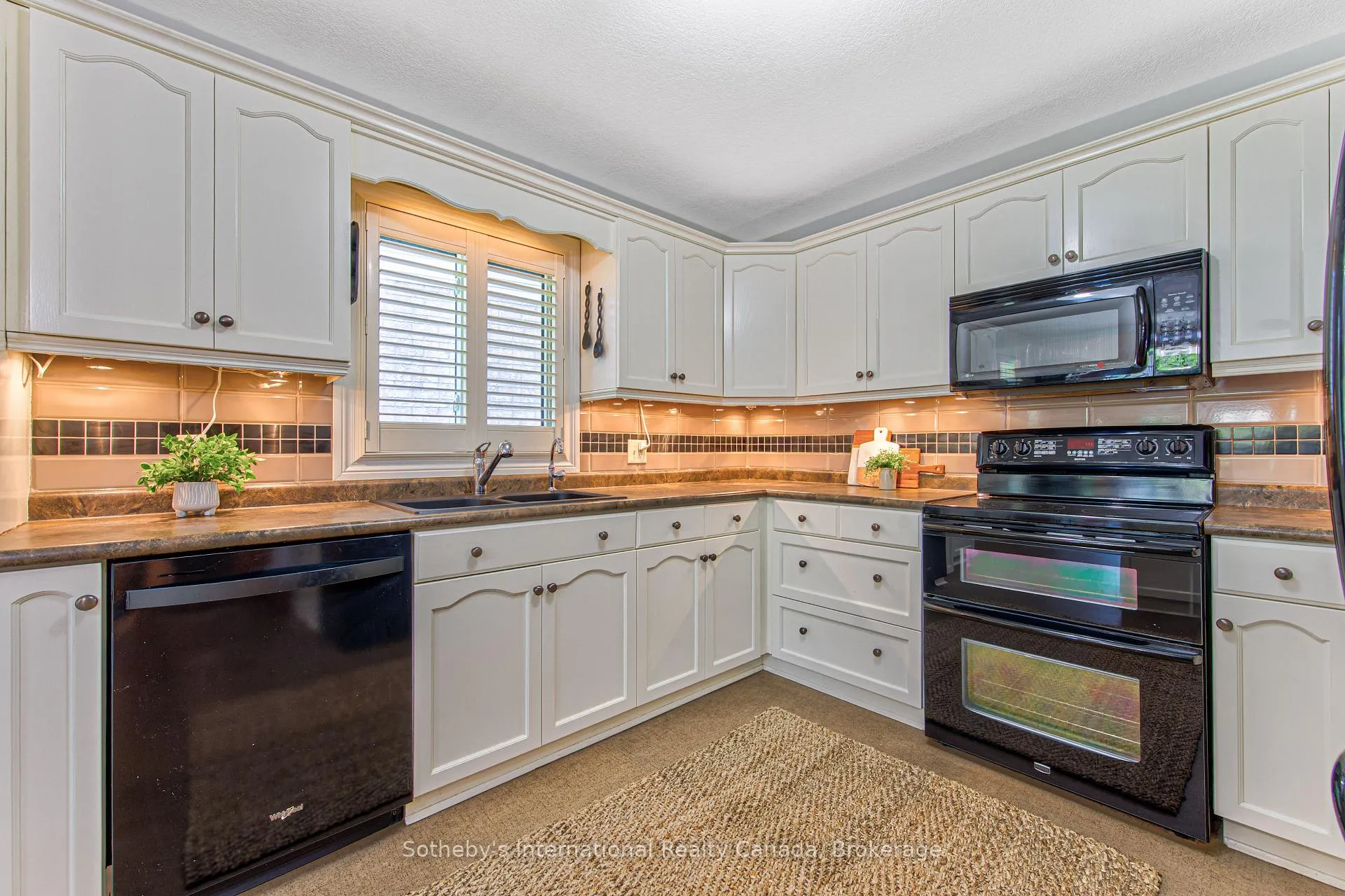 Photo 17 of 179 Westchester Drive W, Kitchener — HOMEH