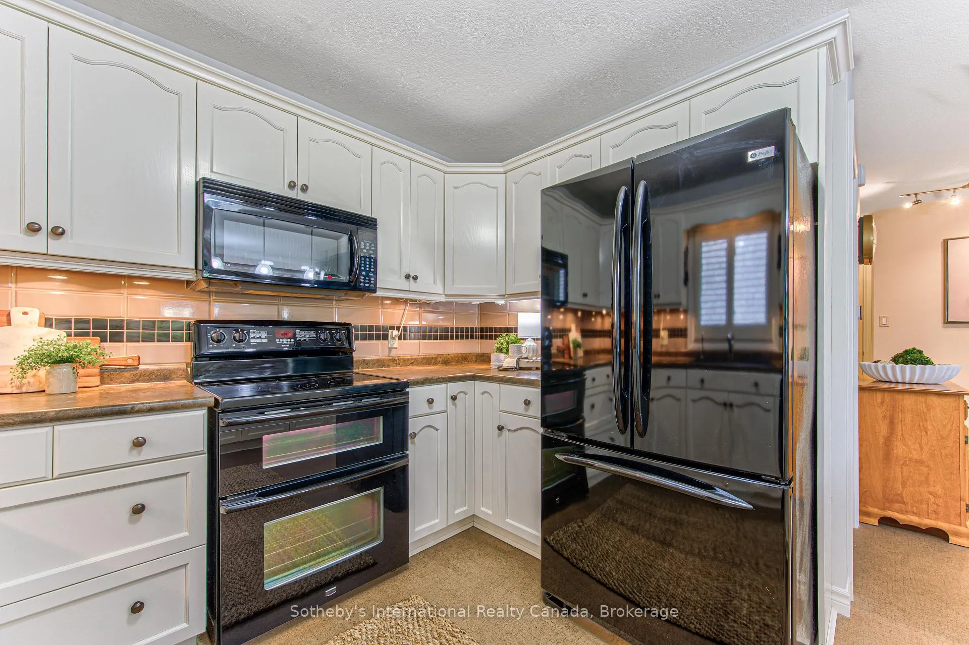 Photo 18 of 179 Westchester Drive W, Kitchener — HOMEH