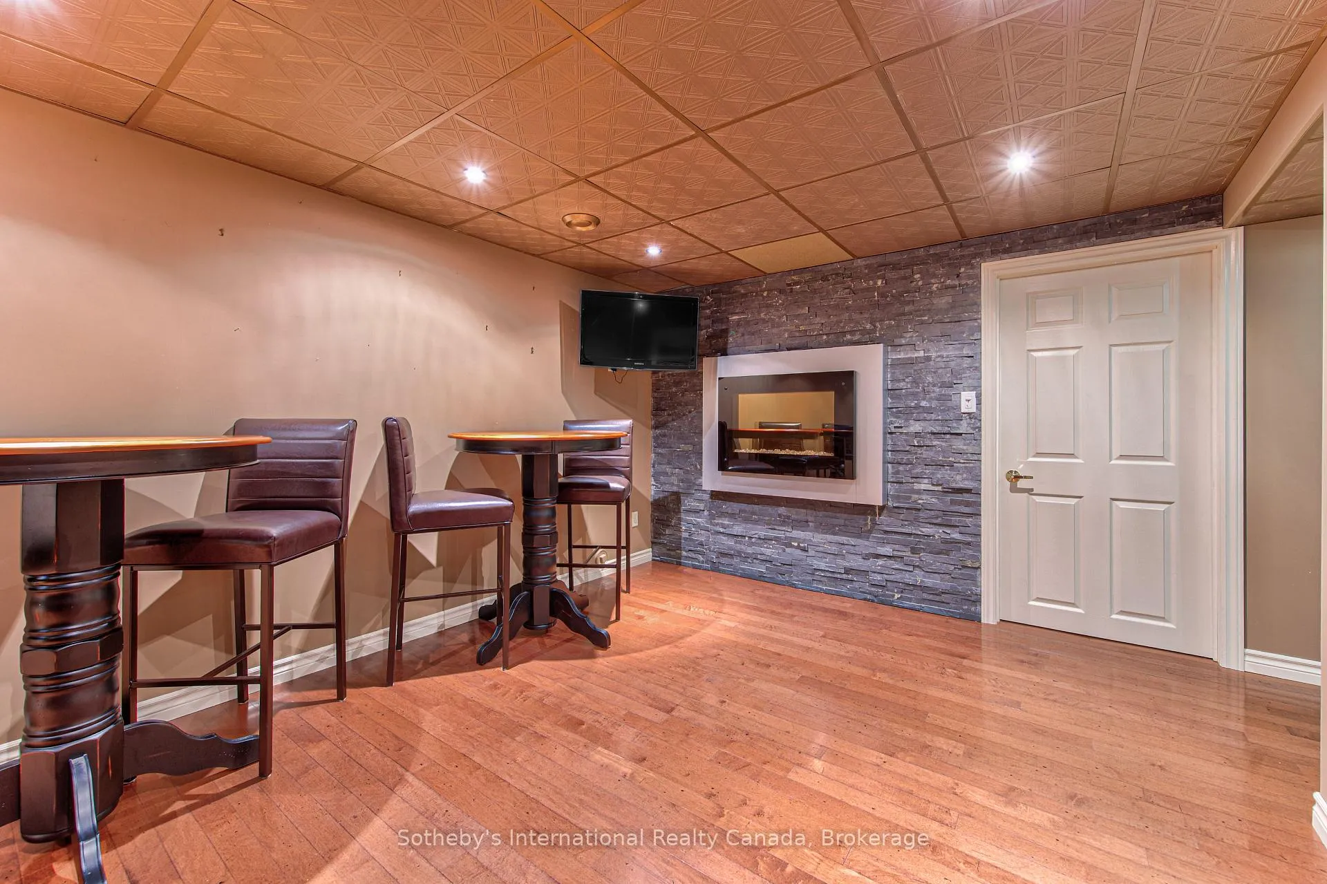 Photo 31 of 179 Westchester Drive W, Kitchener — HOMEH