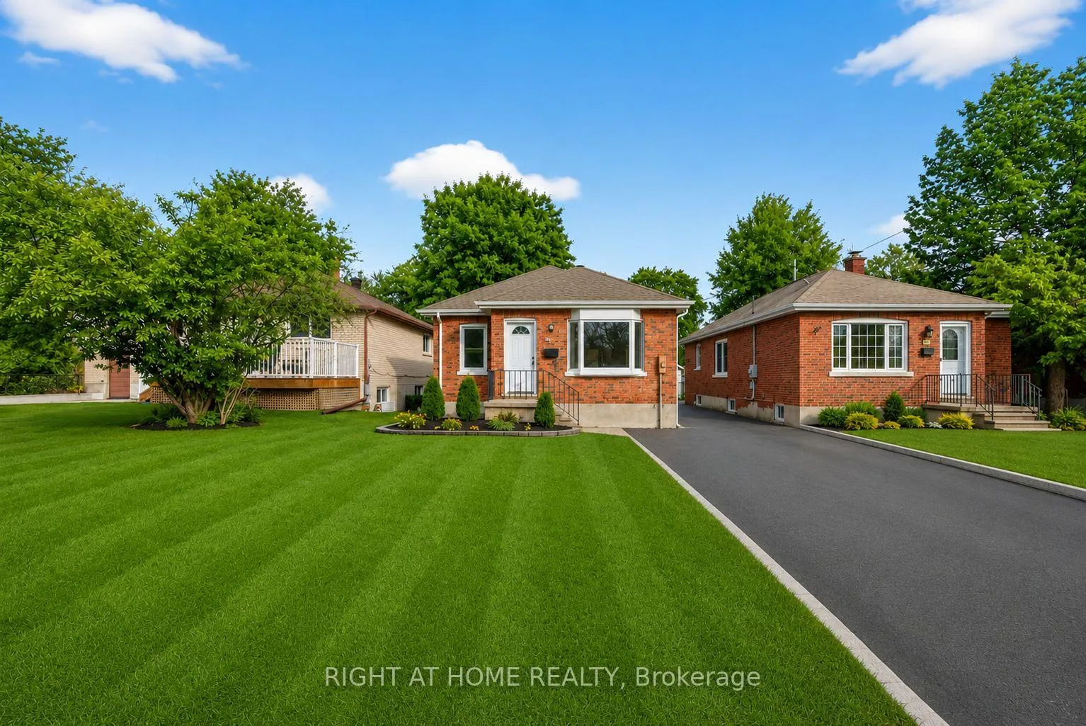 Photo 1 of 25 Thomson Street, Barrie, Queen's Park — HOMEH