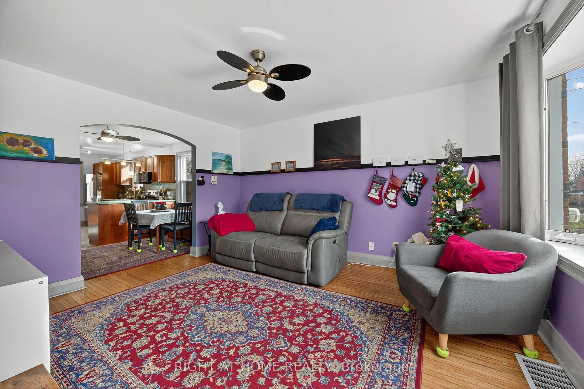 Photo 4 of 25 Thomson Street, Barrie, Queen's Park — HOMEH