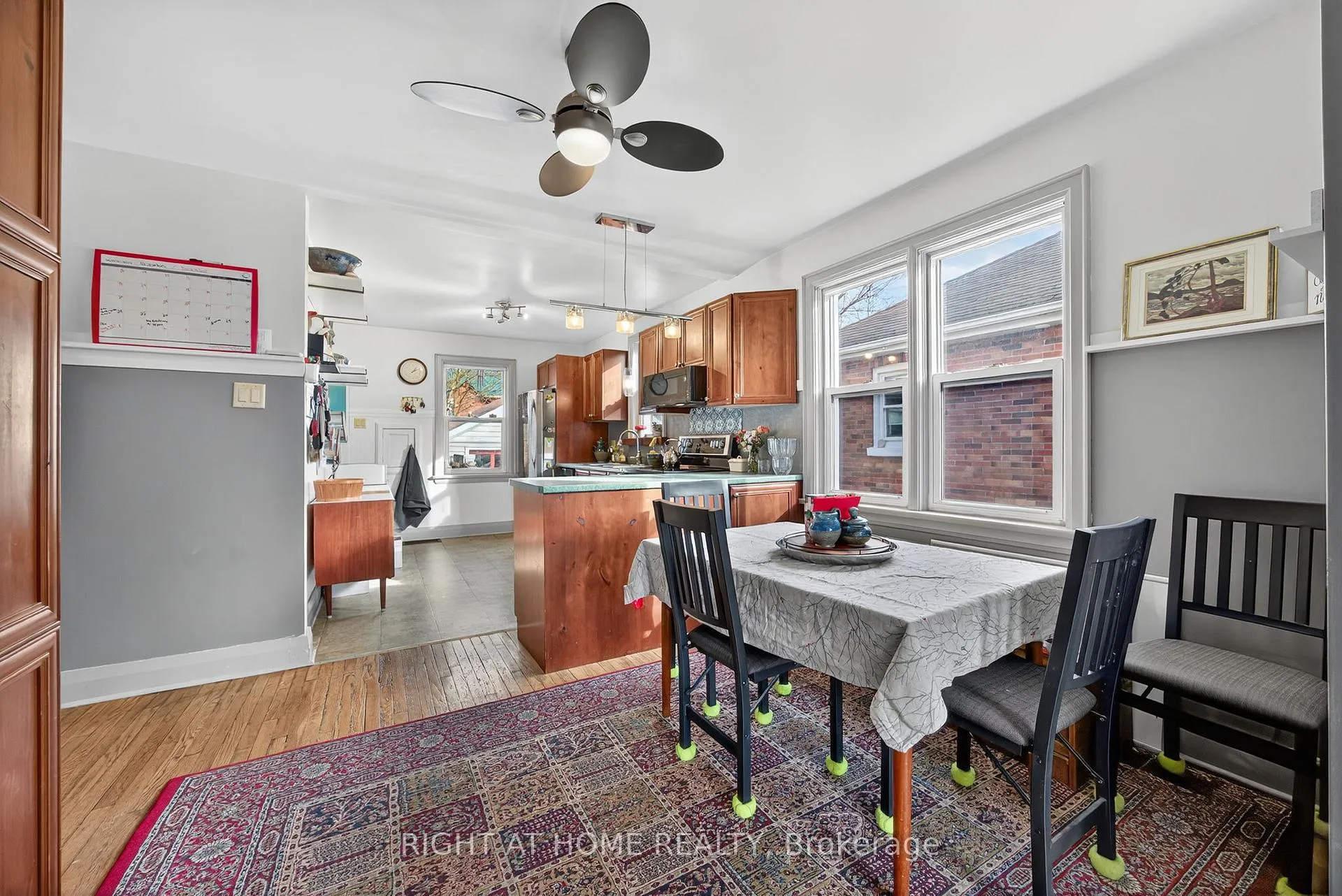 Photo 6 of 25 Thomson Street, Barrie, Queen's Park — HOMEH
