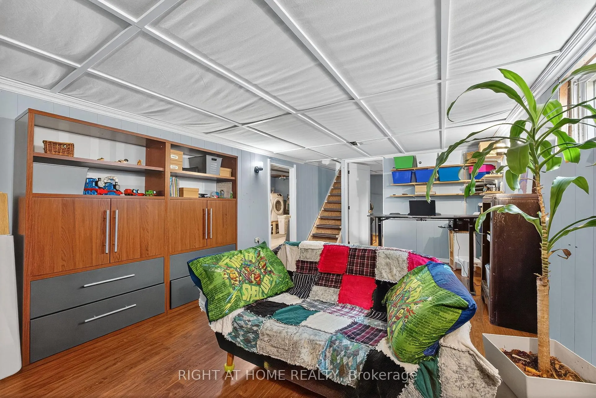 Photo 18 of 25 Thomson Street, Barrie, Queen's Park — HOMEH