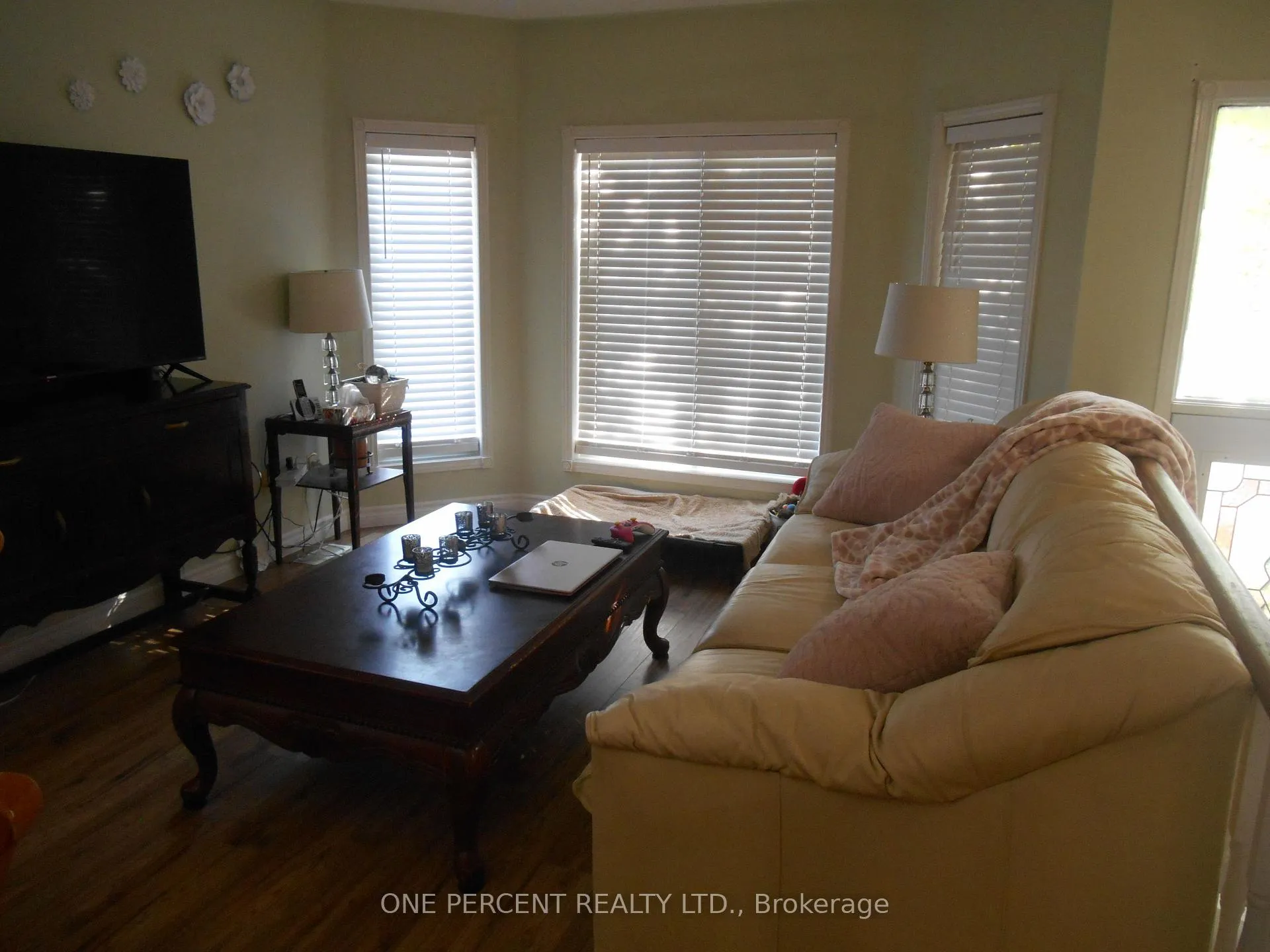 Photo 2 of 22 Brillinger Drive, Wasaga Beach — HOMEH