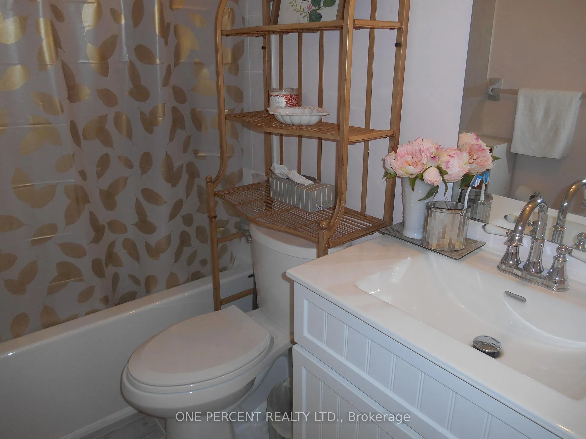 Photo 5 of 22 Brillinger Drive, Wasaga Beach — HOMEH