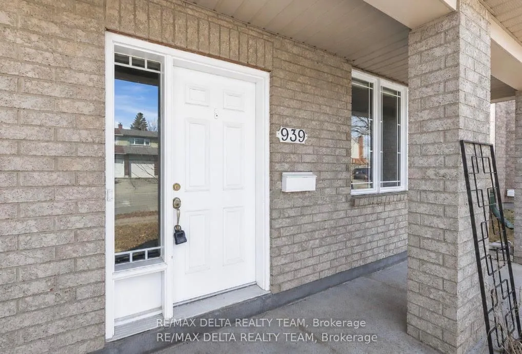 Photo 2 of 939 Cahill Drive W, Ottawa, Hunt Club — HOMEH
