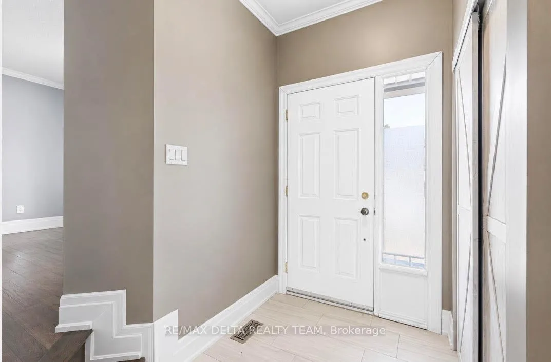 Photo 3 of 939 Cahill Drive W, Ottawa, Hunt Club — HOMEH