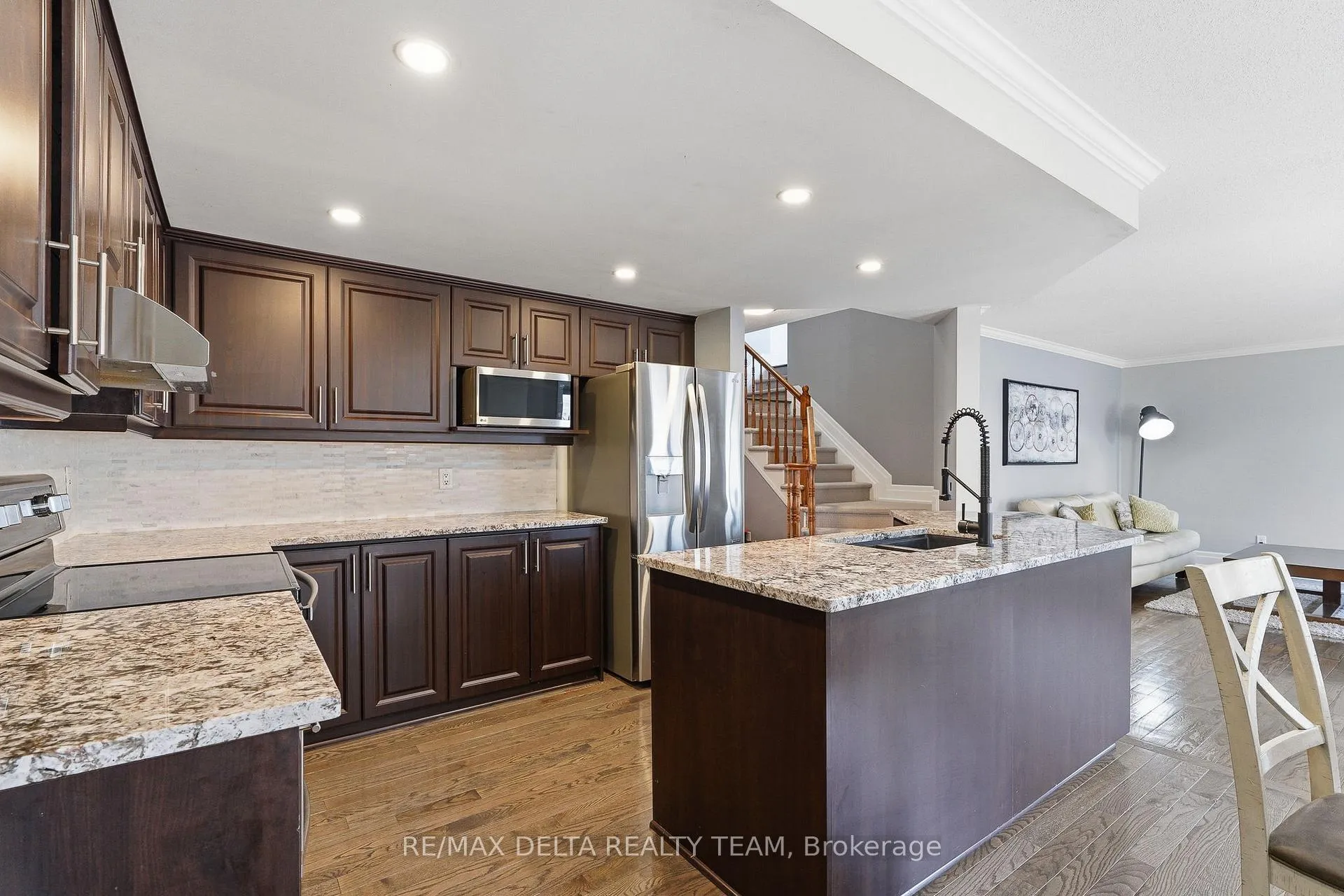 Photo 9 of 939 Cahill Drive W, Ottawa, Hunt Club — HOMEH