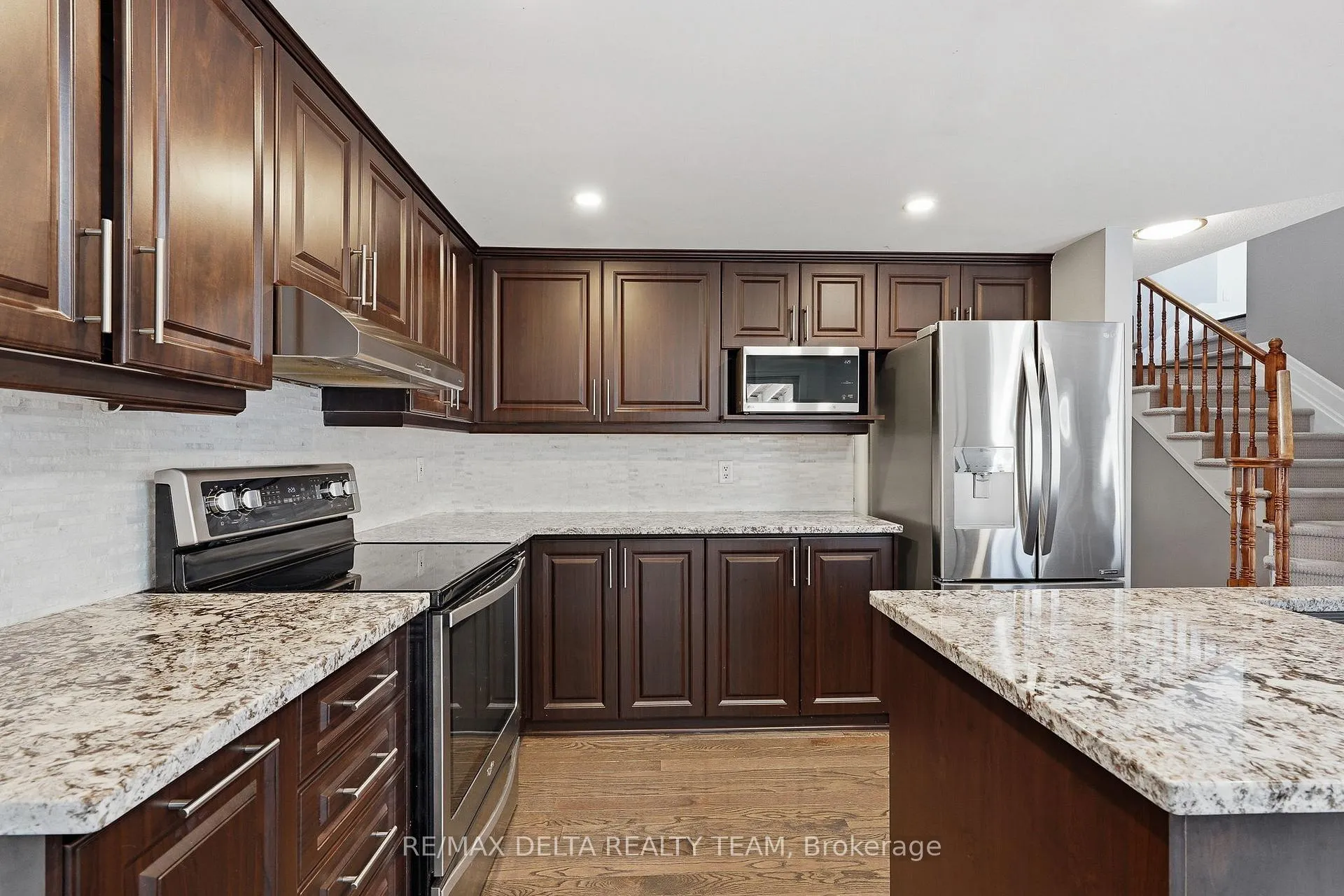 Photo 10 of 939 Cahill Drive W, Ottawa, Hunt Club — HOMEH
