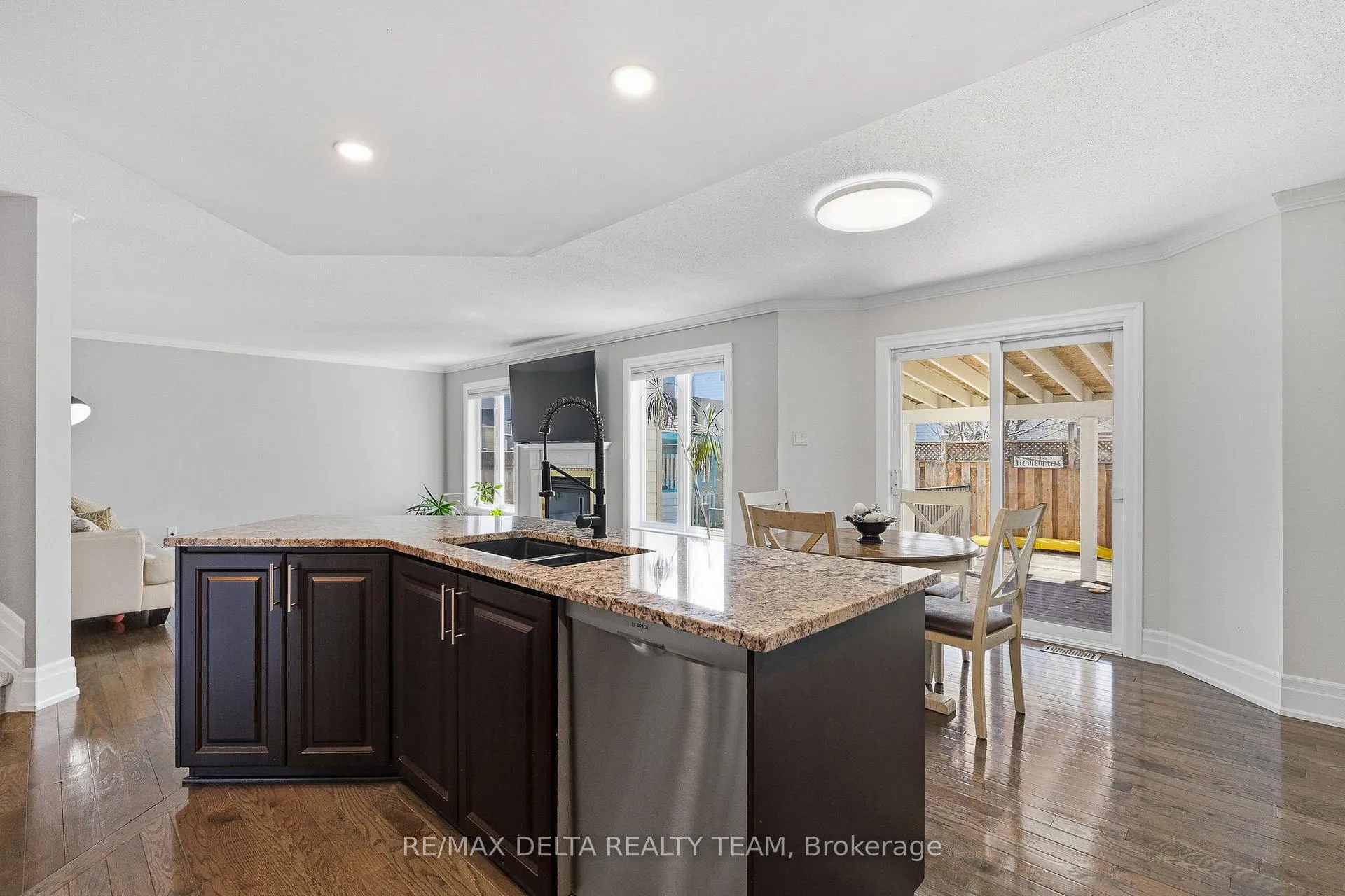 Photo 11 of 939 Cahill Drive W, Ottawa, Hunt Club — HOMEH