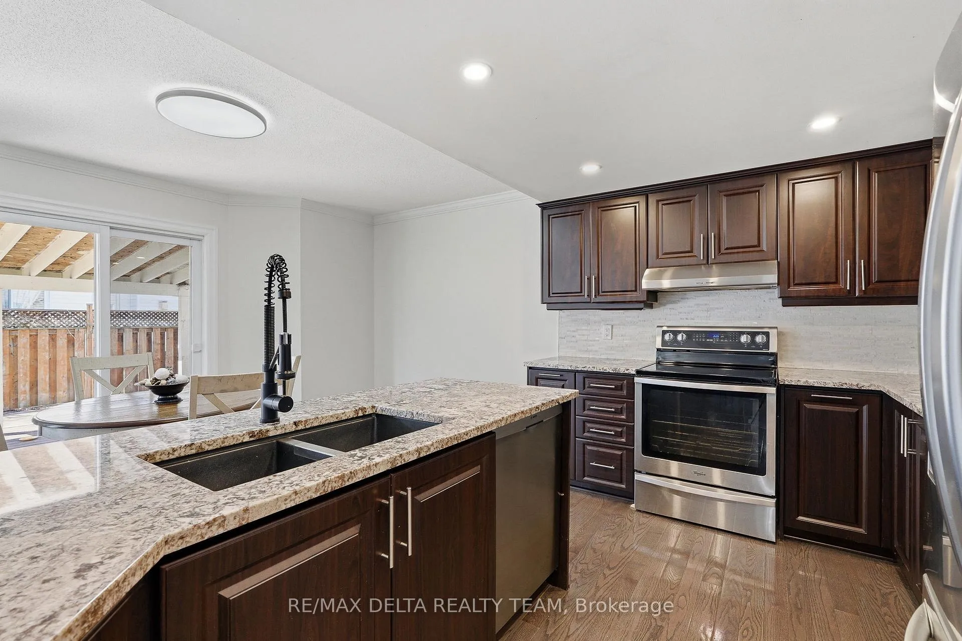 Photo 12 of 939 Cahill Drive W, Ottawa, Hunt Club — HOMEH