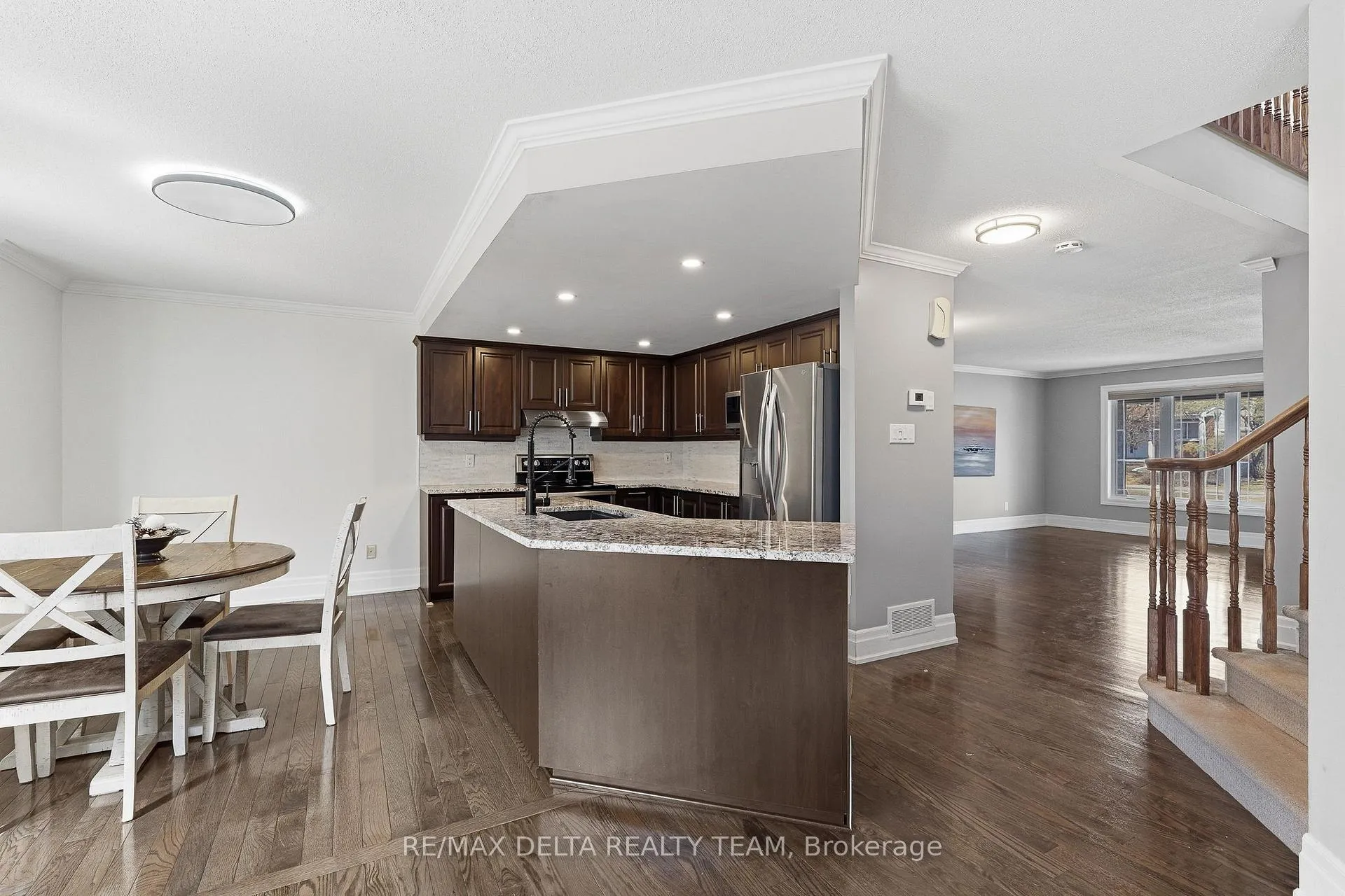 Photo 13 of 939 Cahill Drive W, Ottawa, Hunt Club — HOMEH