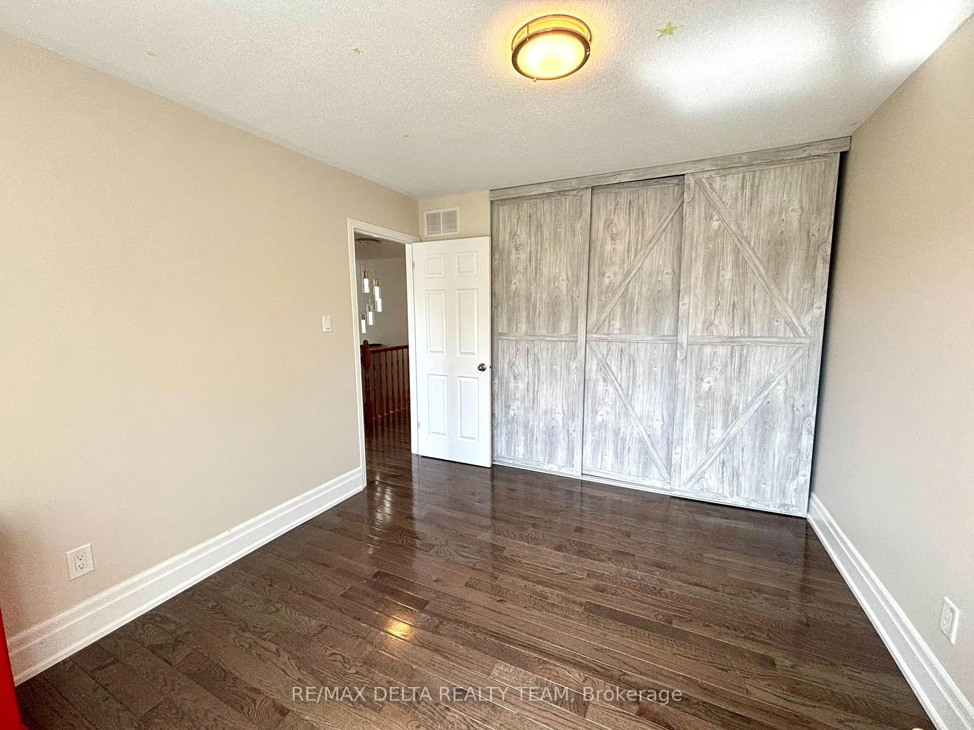 Photo 28 of 939 Cahill Drive W, Ottawa, Hunt Club — HOMEH