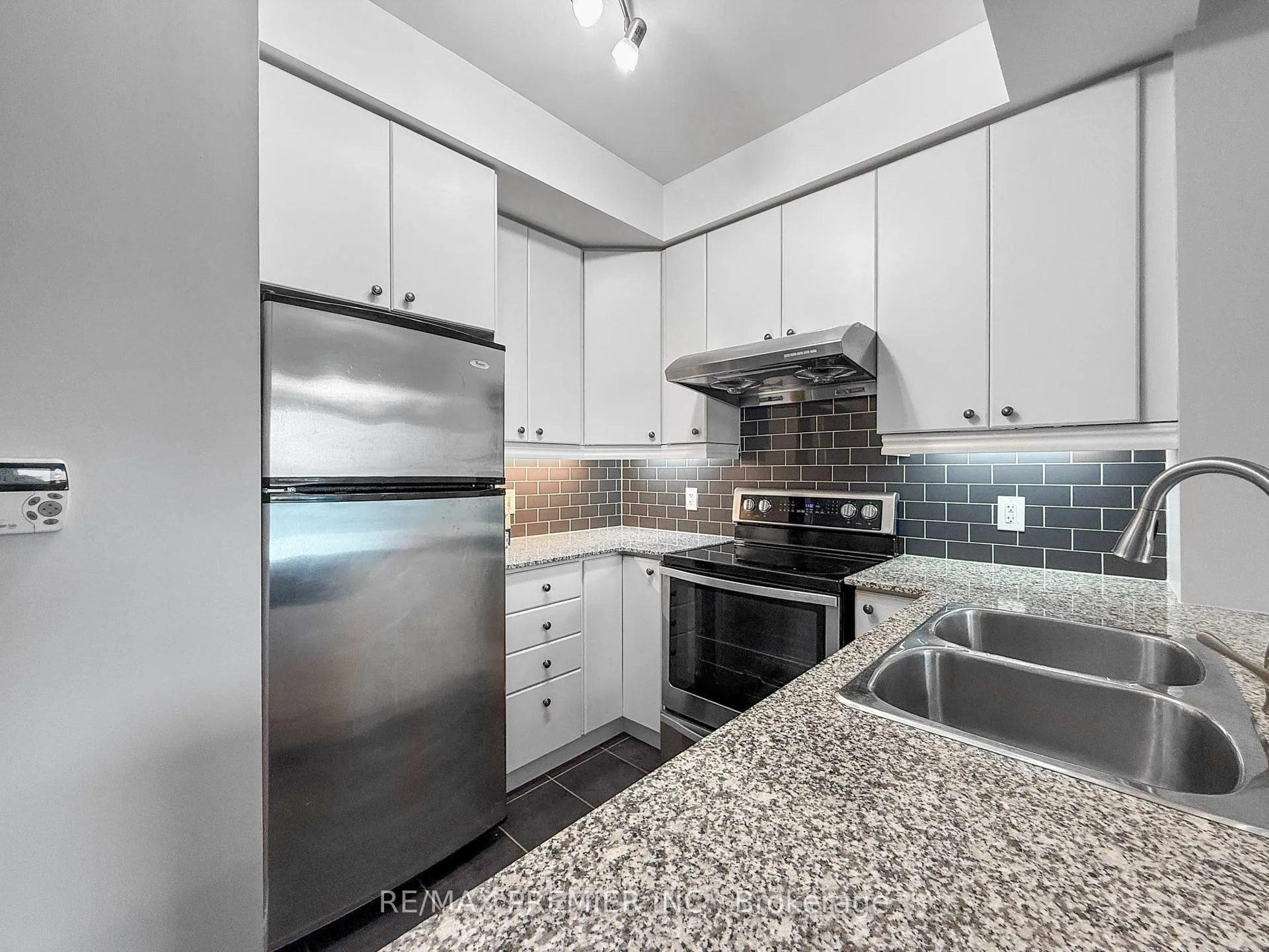 Photo 7 of Unit 2006, 1 Scott Street, Toronto, Waterfront Communities — HOMEH