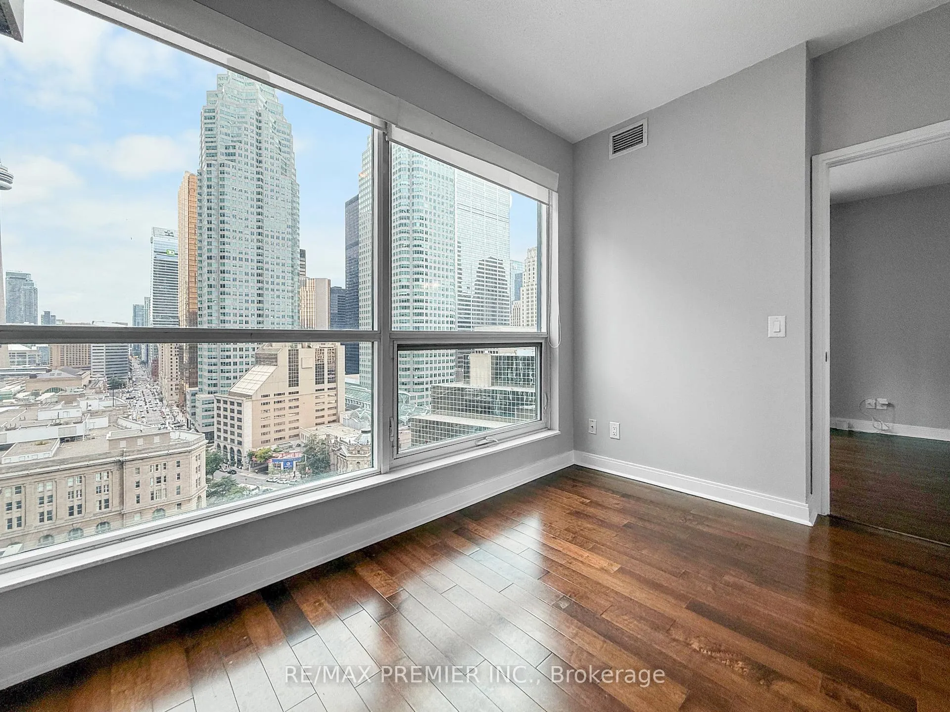Photo 12 of Unit 2006, 1 Scott Street, Toronto, Waterfront Communities — HOMEH
