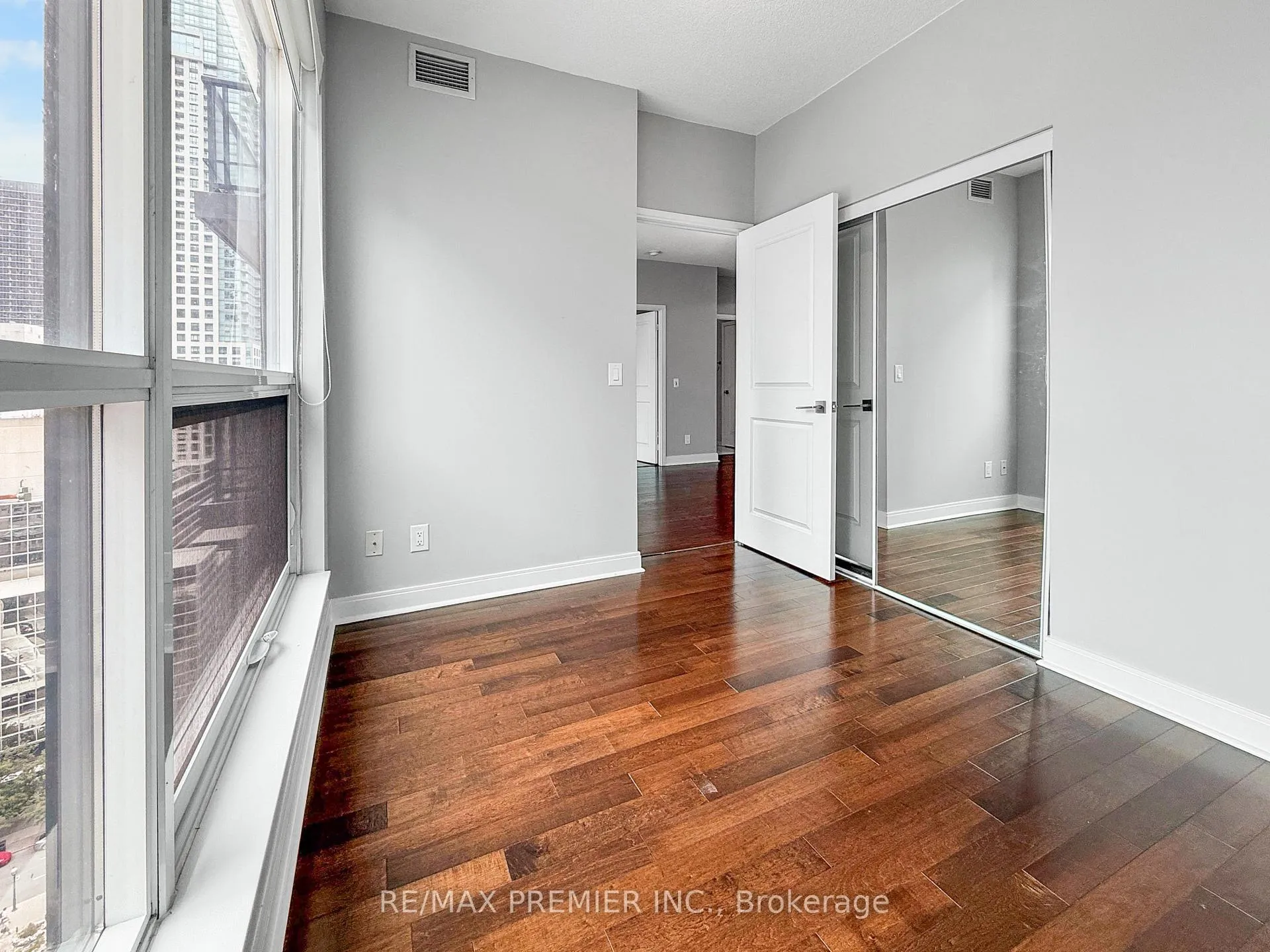 Photo 13 of Unit 2006, 1 Scott Street, Toronto, Waterfront Communities — HOMEH